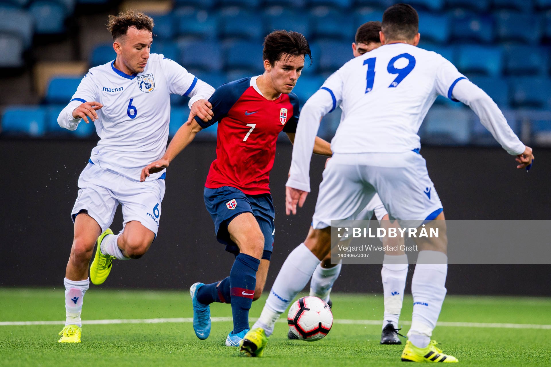 Giannis Gerolemou of Cyprus and Hugo Vegard Vetlesen of