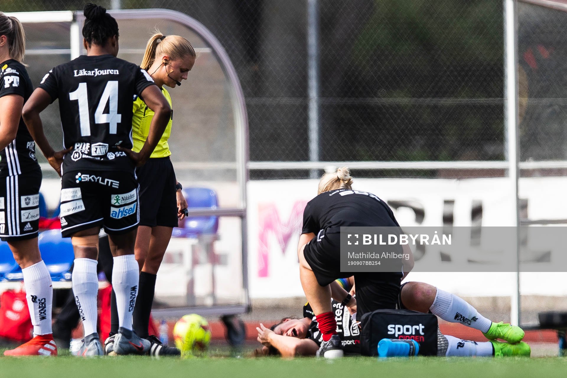 Piteås Josefin Johansson ses om när hon ligger och har ont