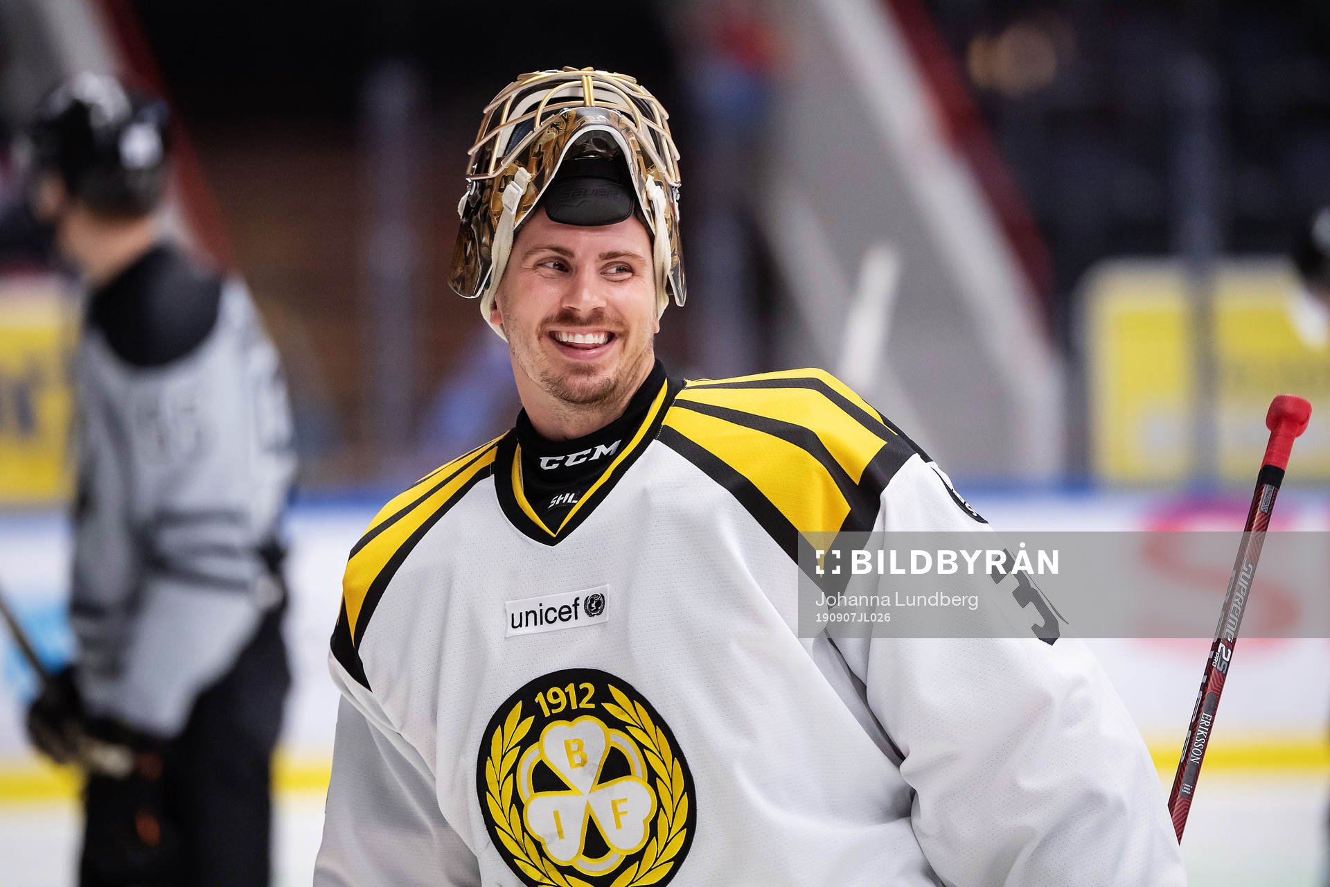 Brynäs målvakt Joacim Eriksson jublar