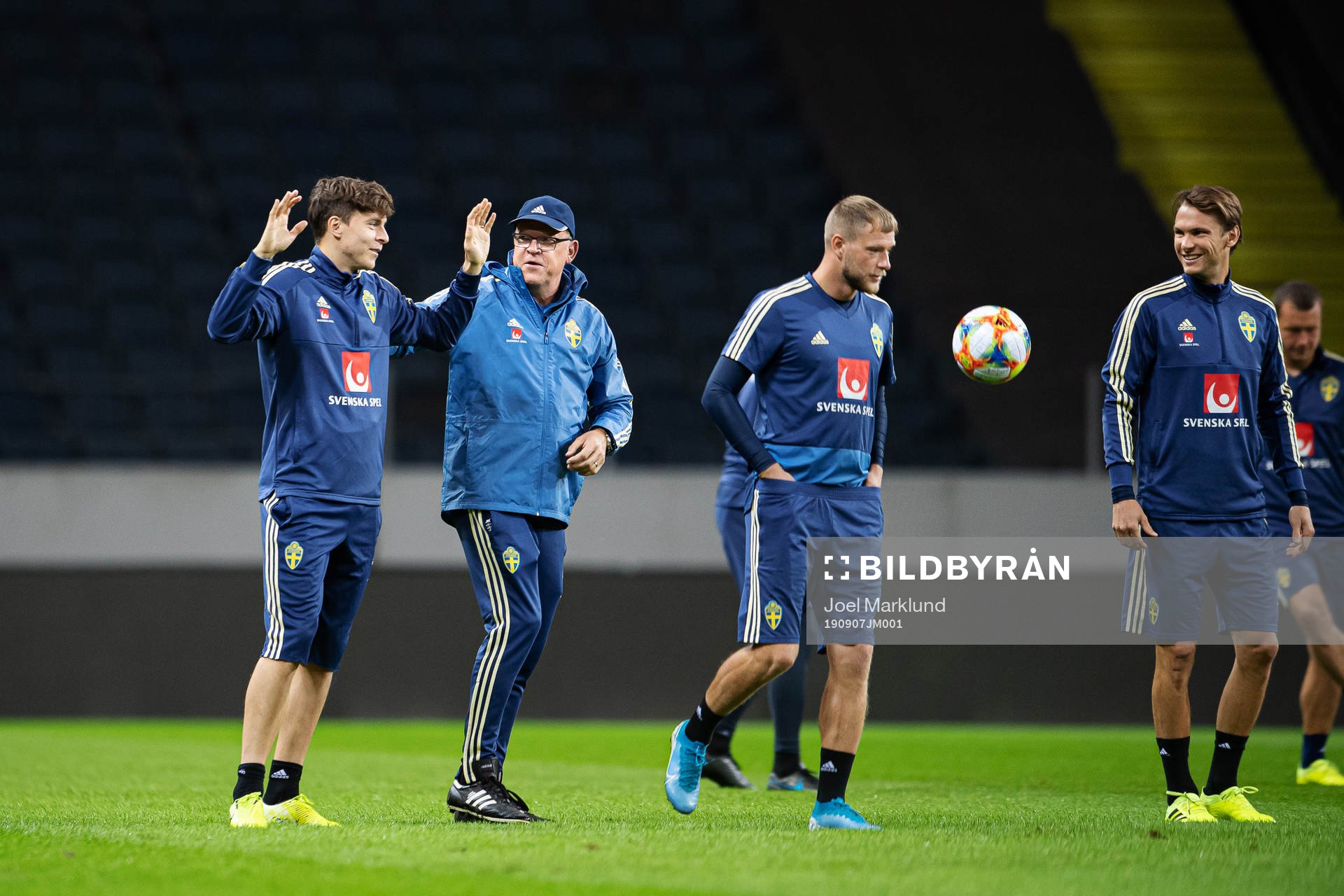 Victor Nilsson Lindelöf, head coach Janne Andersson, John