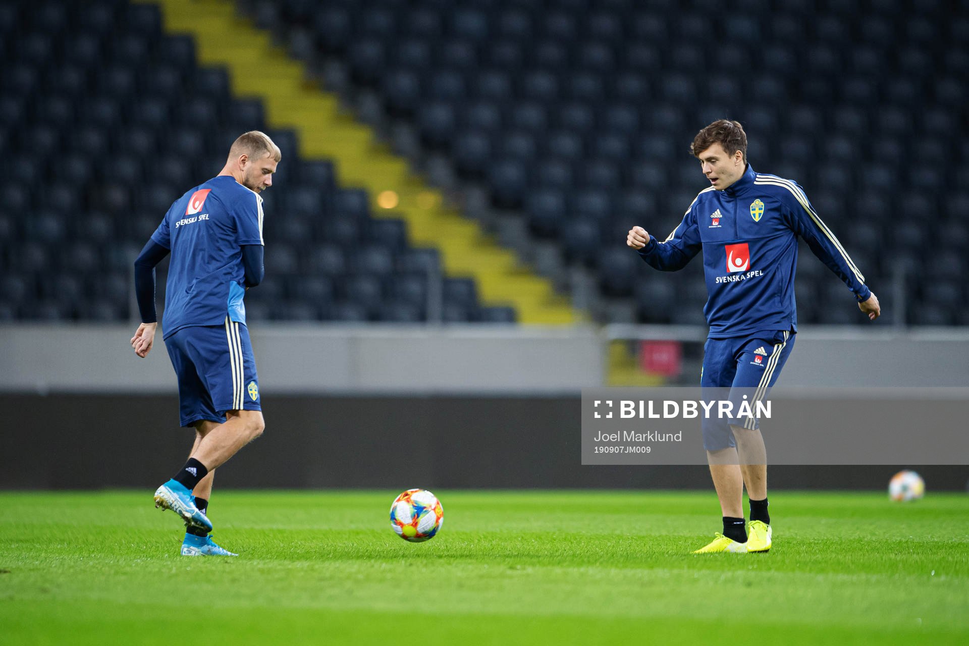John Guidetti and Victor Nilsson Lindelöf of the Swedish