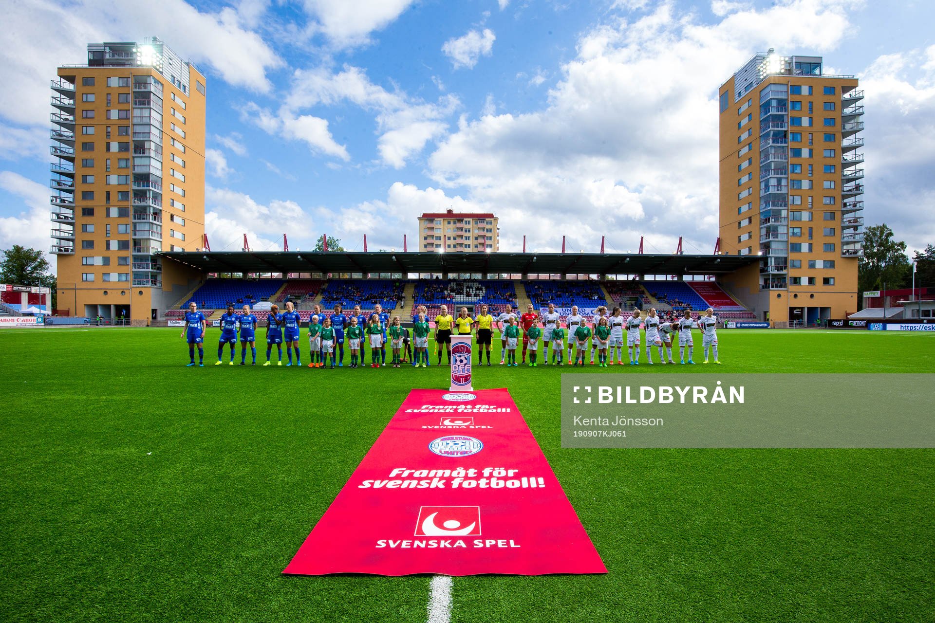 Generell vy över Tunavallen under linup inför fotbollsmatchen i Damallsvenskan mellan Eskilstuna United och Kopparbergs/Göteborg den 7 september 2019 i Eskilstuna.