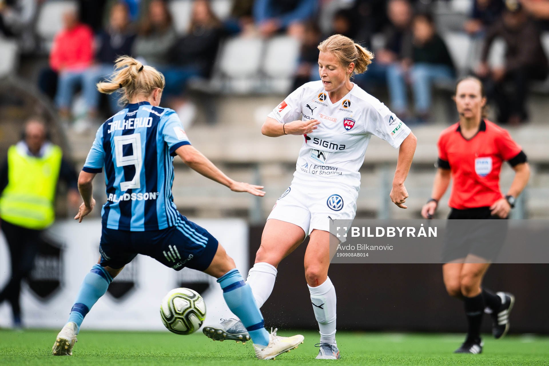 Djurgårdens Mia Jalkerud och Rosengårds Anna Anvegård