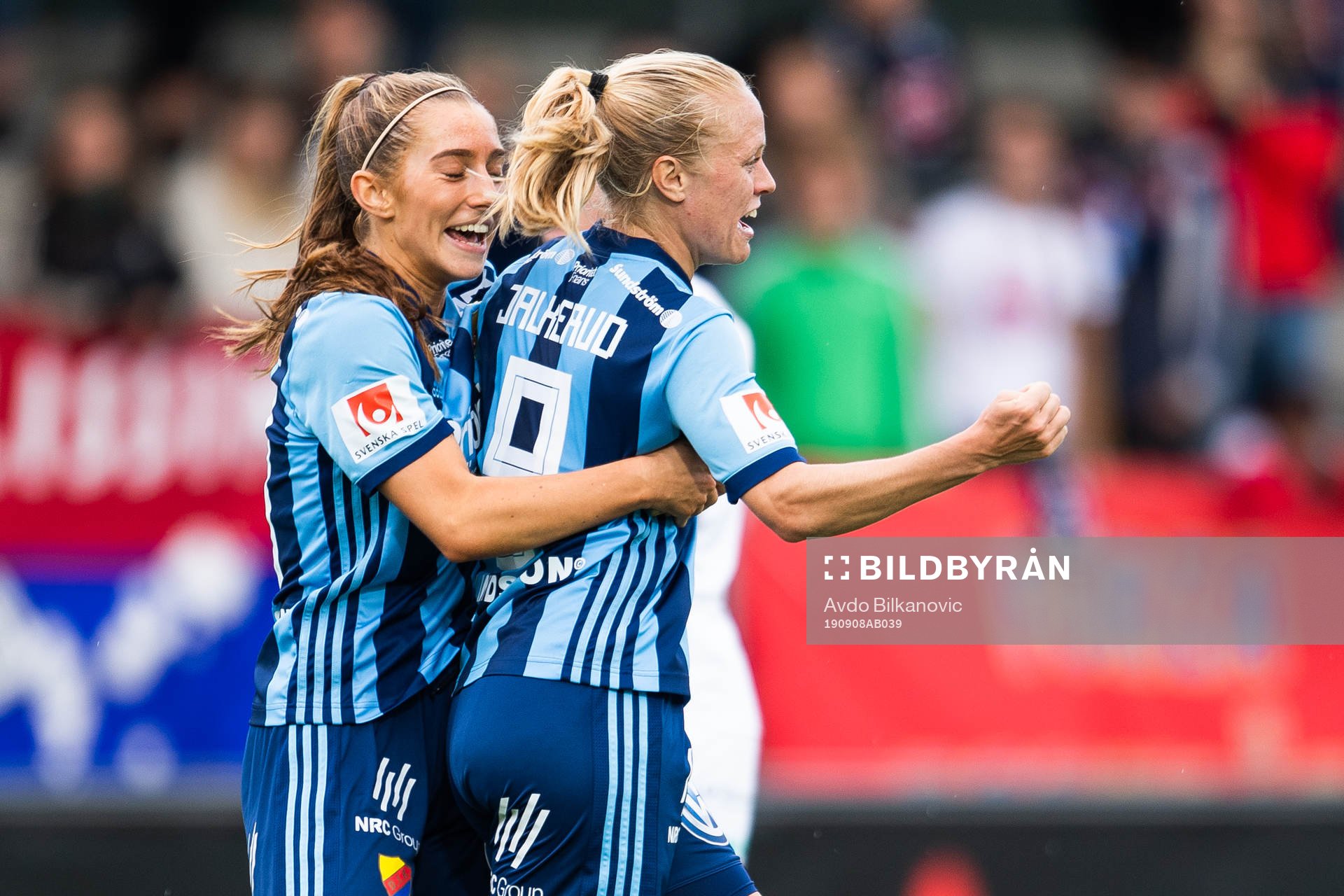 Djurgårdens Mia Jalkerud och Tilde Lindwall jublar