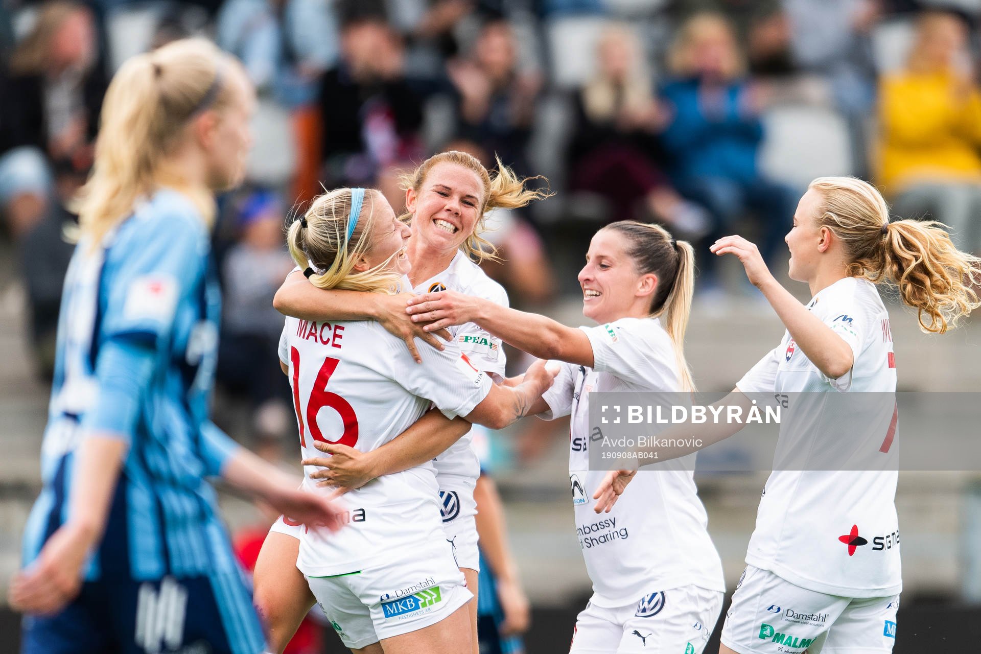 Rosengårds Hailie Mace jublar med lagkamrater
