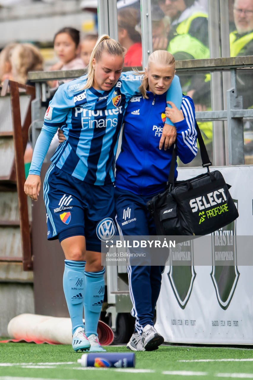 Djurgårdens Fanny Lång lämnar fotbollsplan under fotbollsmatchen i Damallsvenskan mellan Rosengård och Djurgården den 8 september 2019 i Malmö.