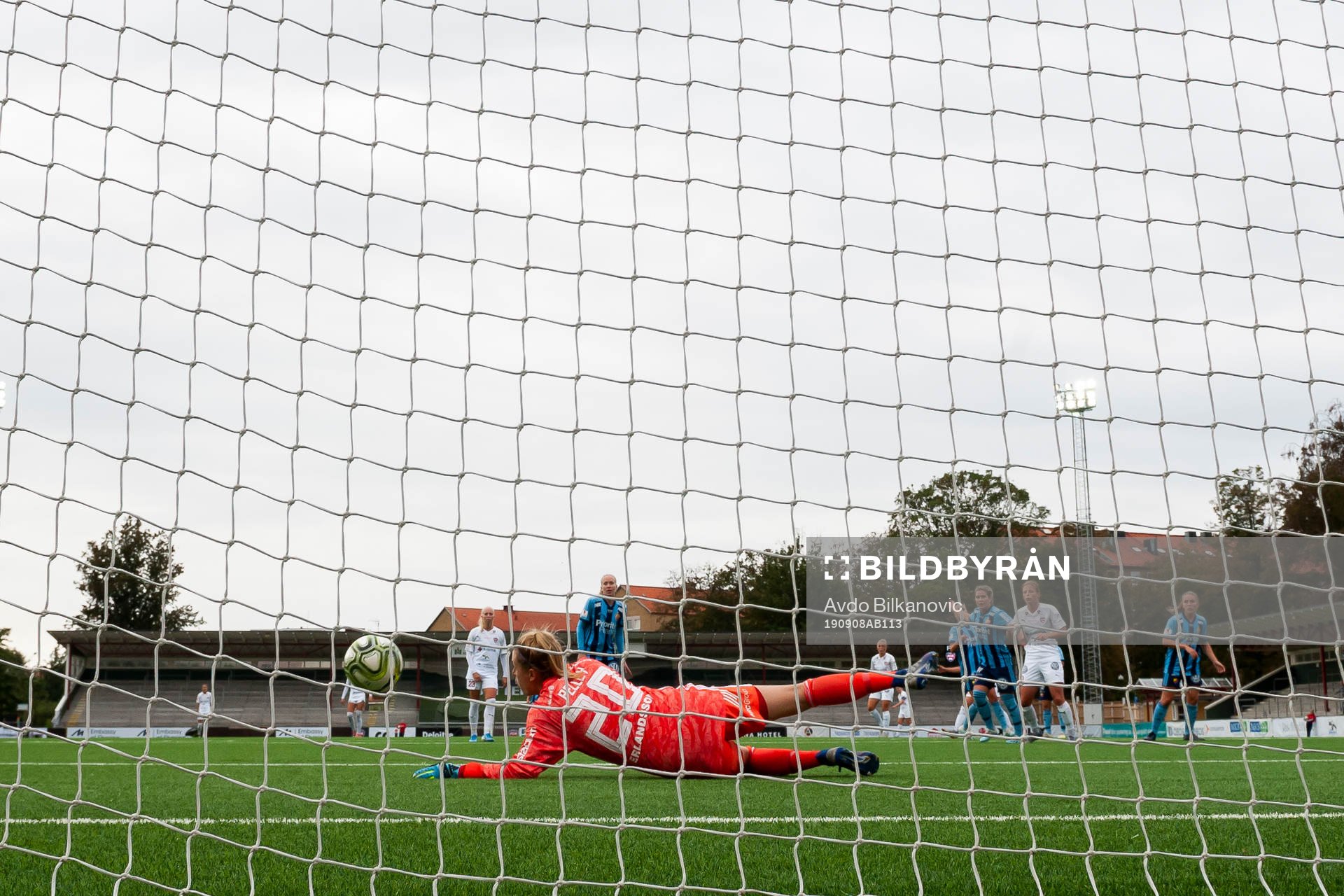 Djurgårdens målvakt Jennifer Pelley under fotbollsmatchen i Damallsvenskan mellan Rosengård och Djurgården den 8 september 2019 i Malmö.