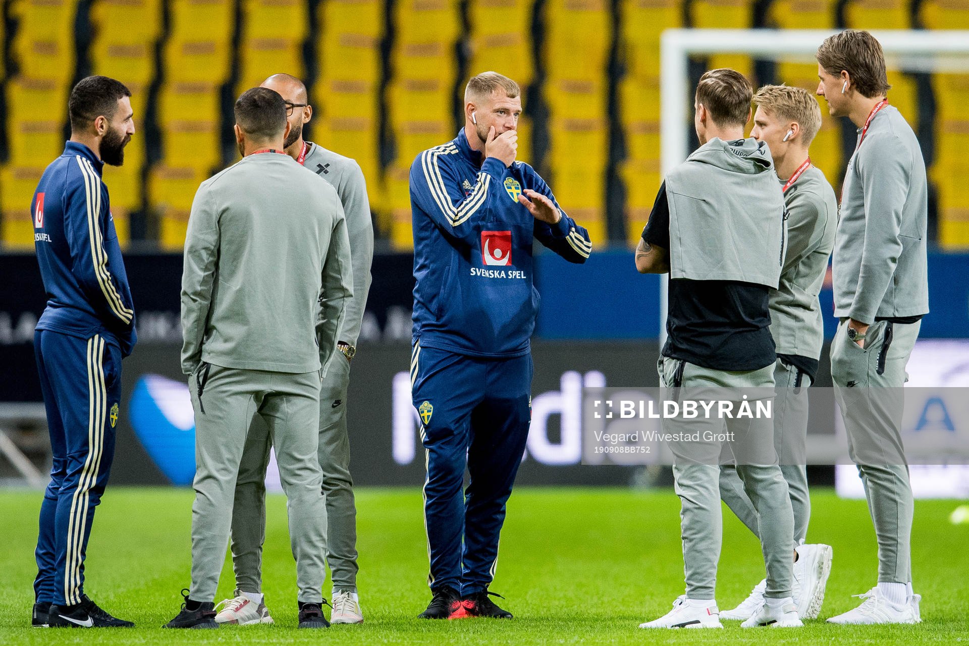 John Guidetti of Sweden talks to Stefan Johansen, Martin
