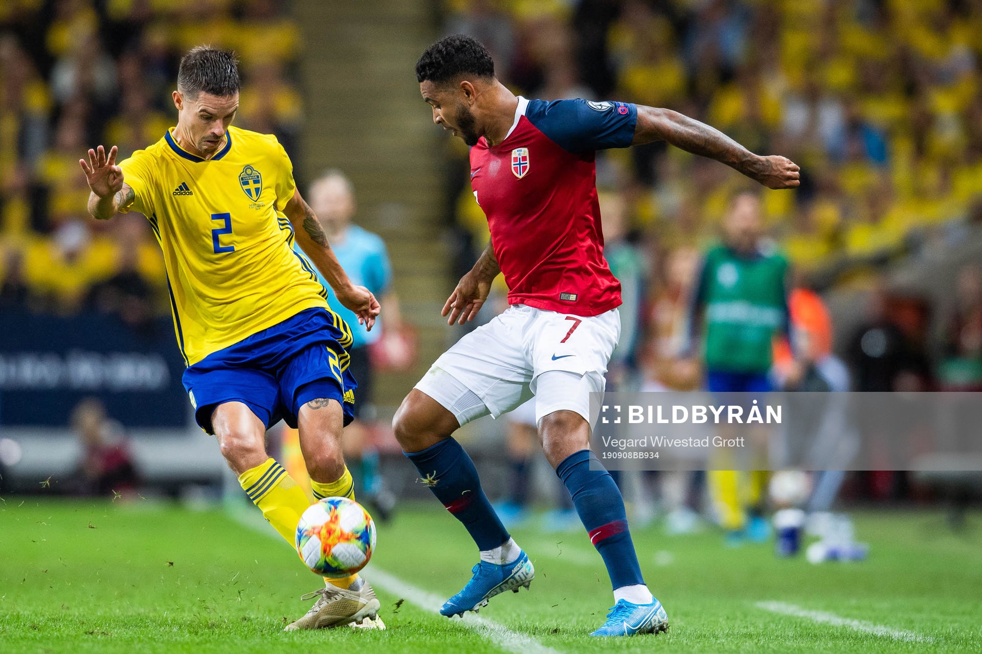 Mikael Lustig of Sweden and Joshua King of Norway compete