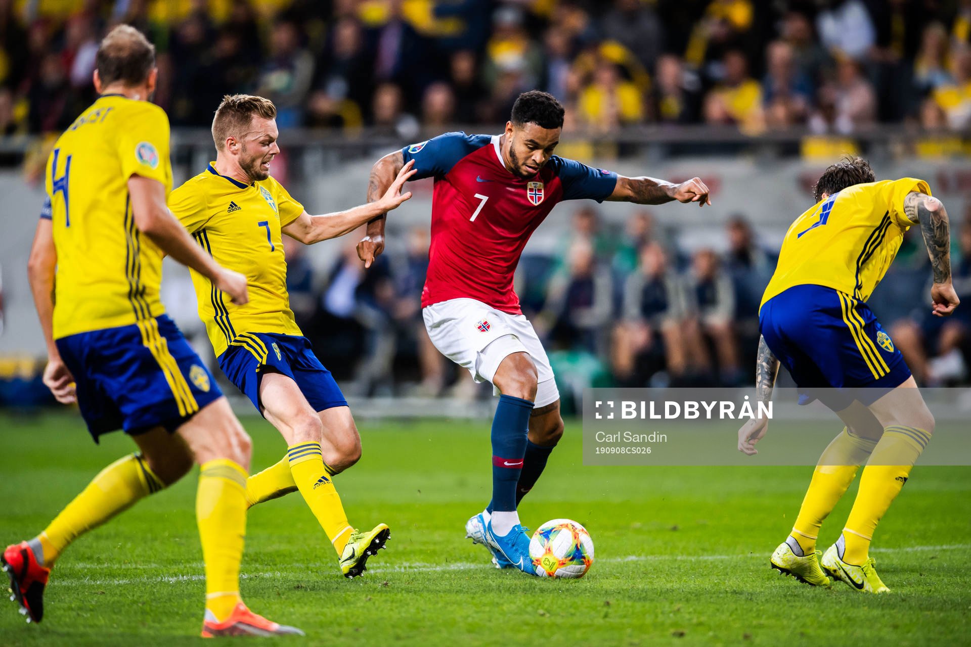 Sebastian Larsson and Victor Nilsson Lindelöf of Sweden