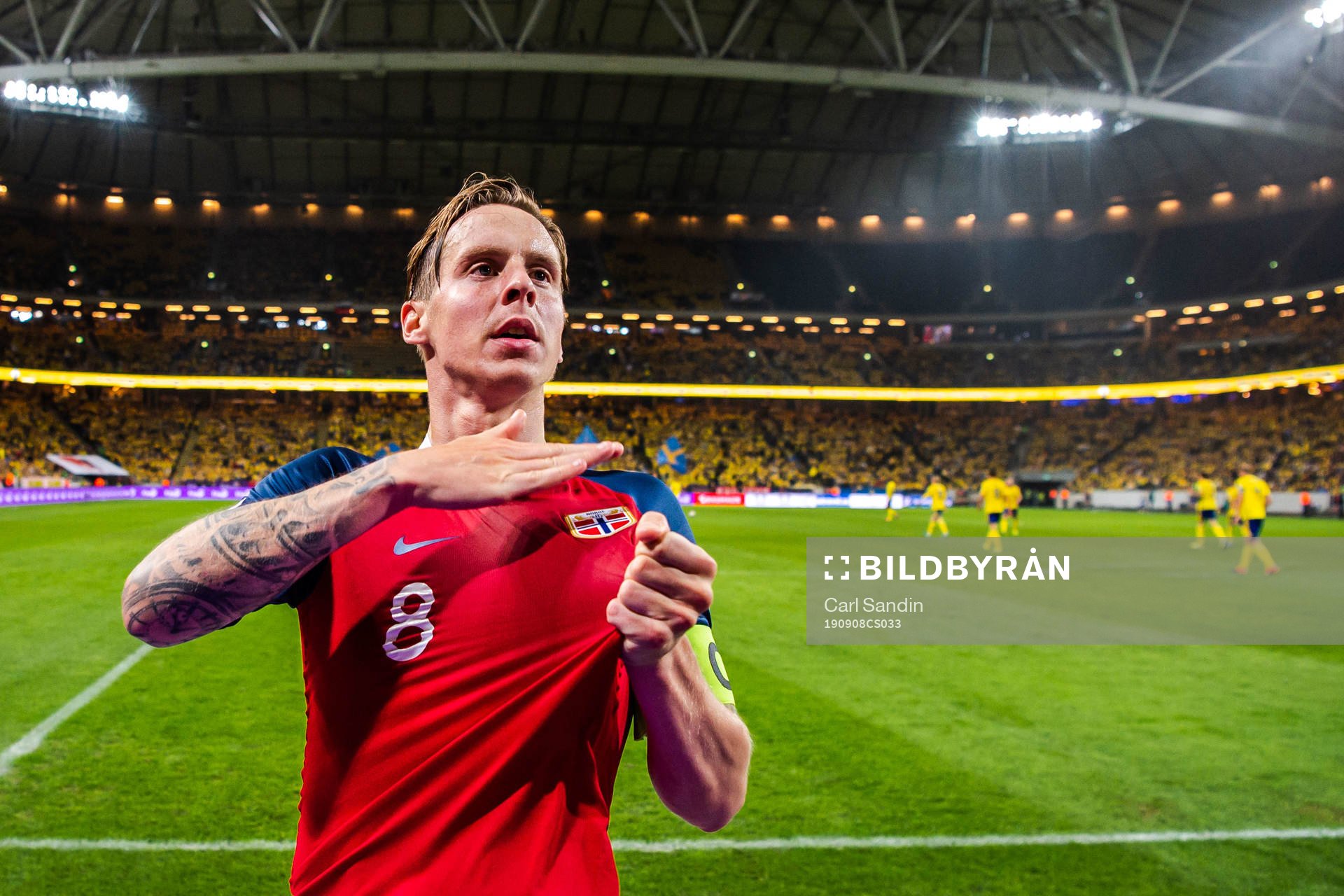 Stefan Johansen of Norway celebrate with teammates