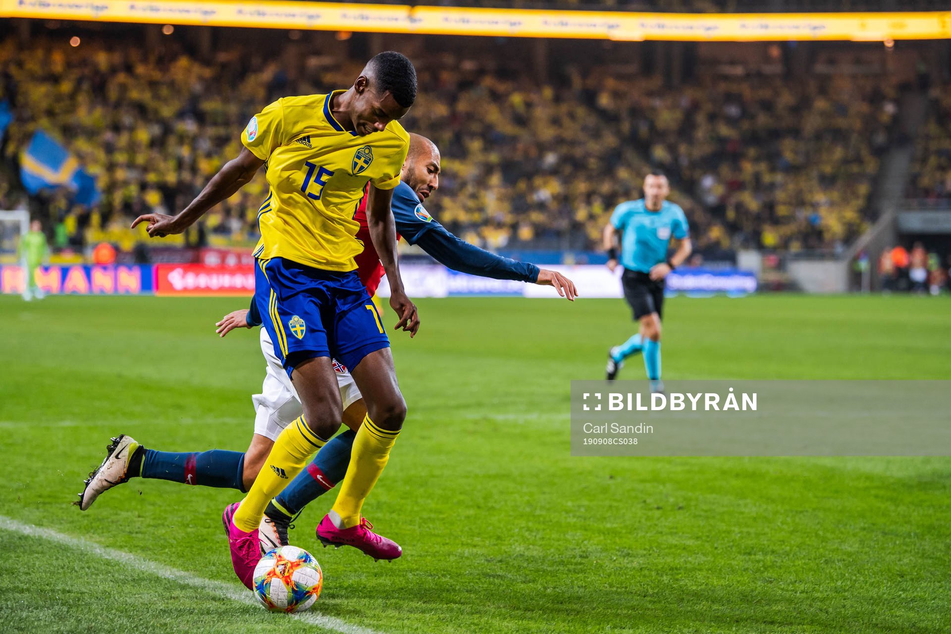 Alexander Isak of Sweden and Haitam Aleesami of Norway