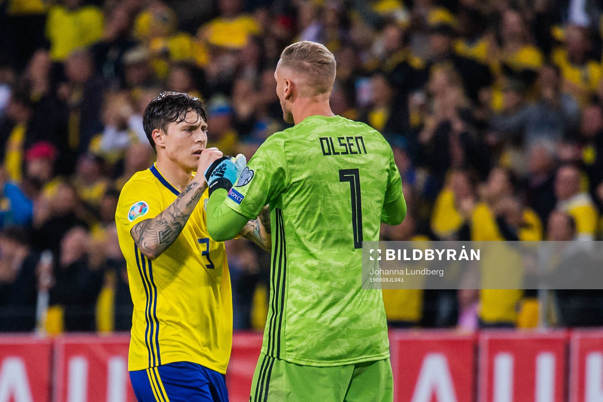 Victor Nilsson Lindelöf and goalkeeper Robin Olsen of