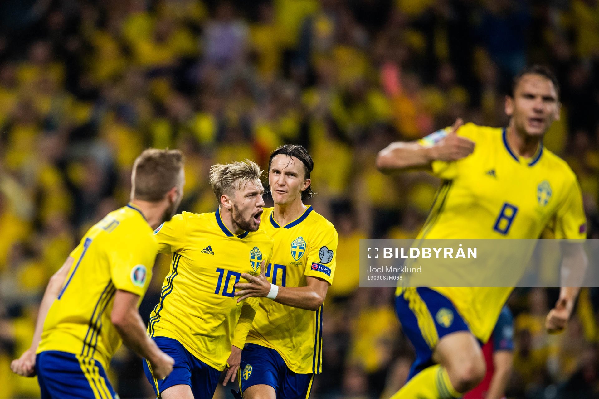 Emil Forsberg of Sweden celebrate with team mates