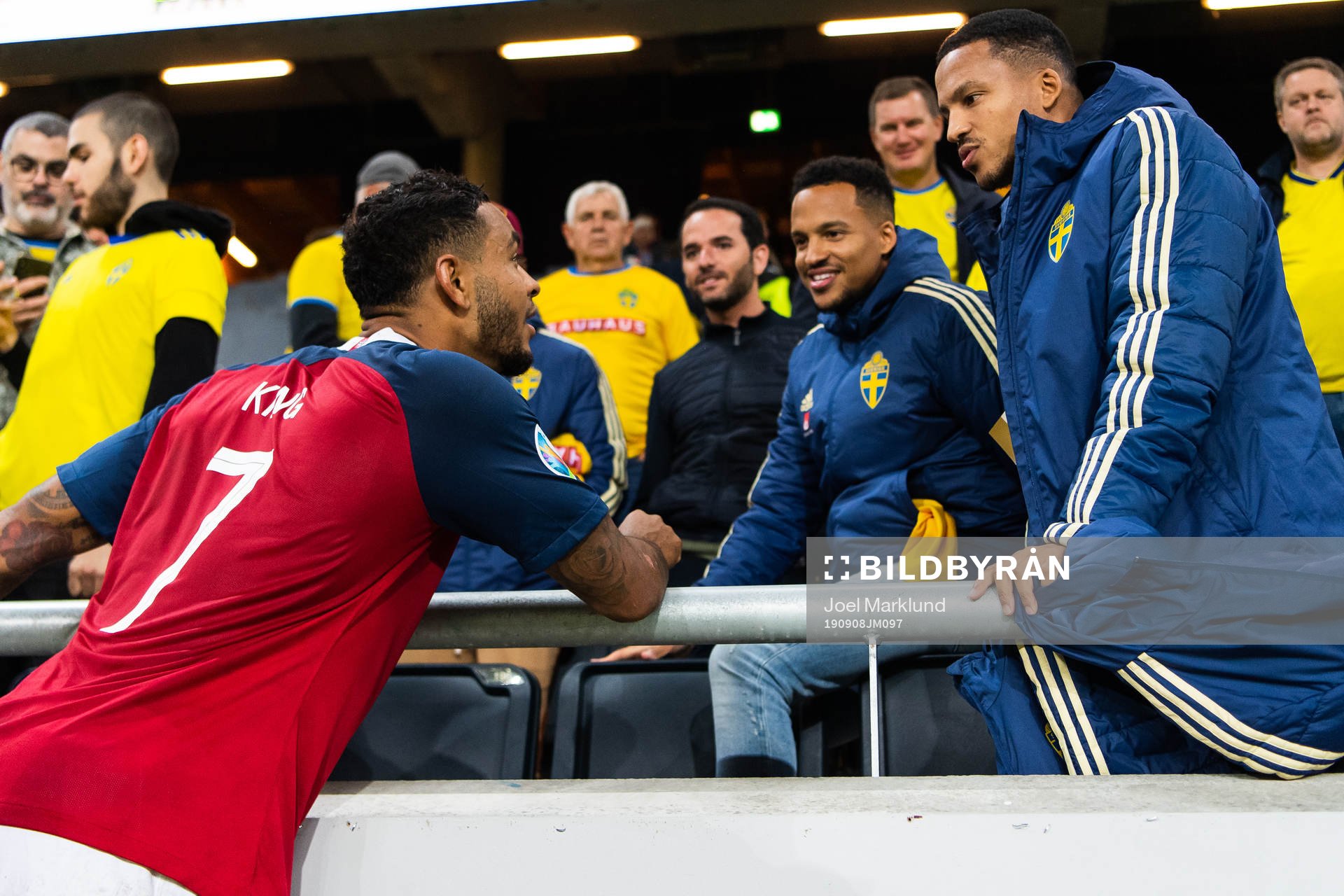 Joshua King of Norway talking to Martin Olsson and Marcus