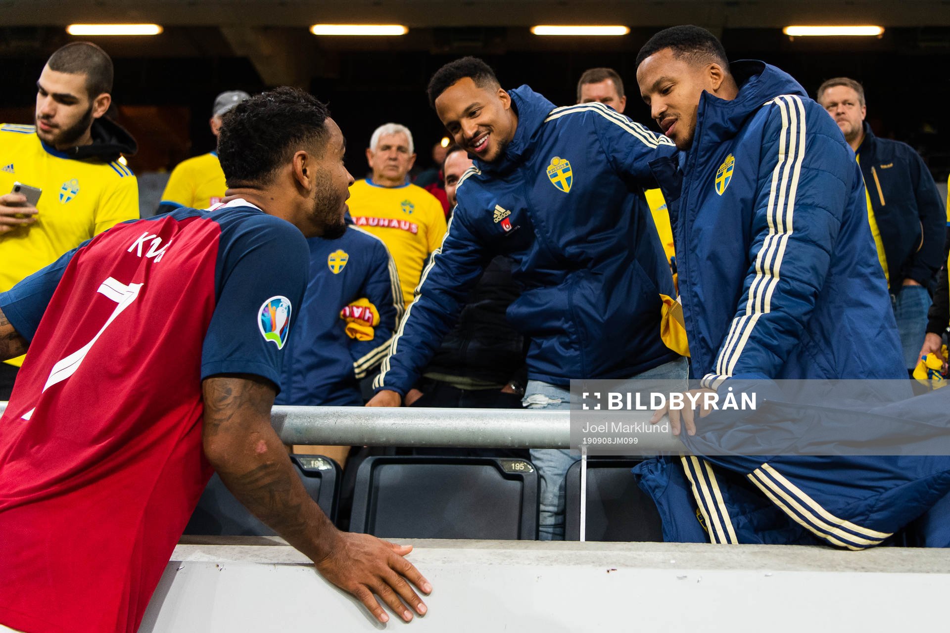 Joshua King of Norway talking to Martin Olsson and Marcus