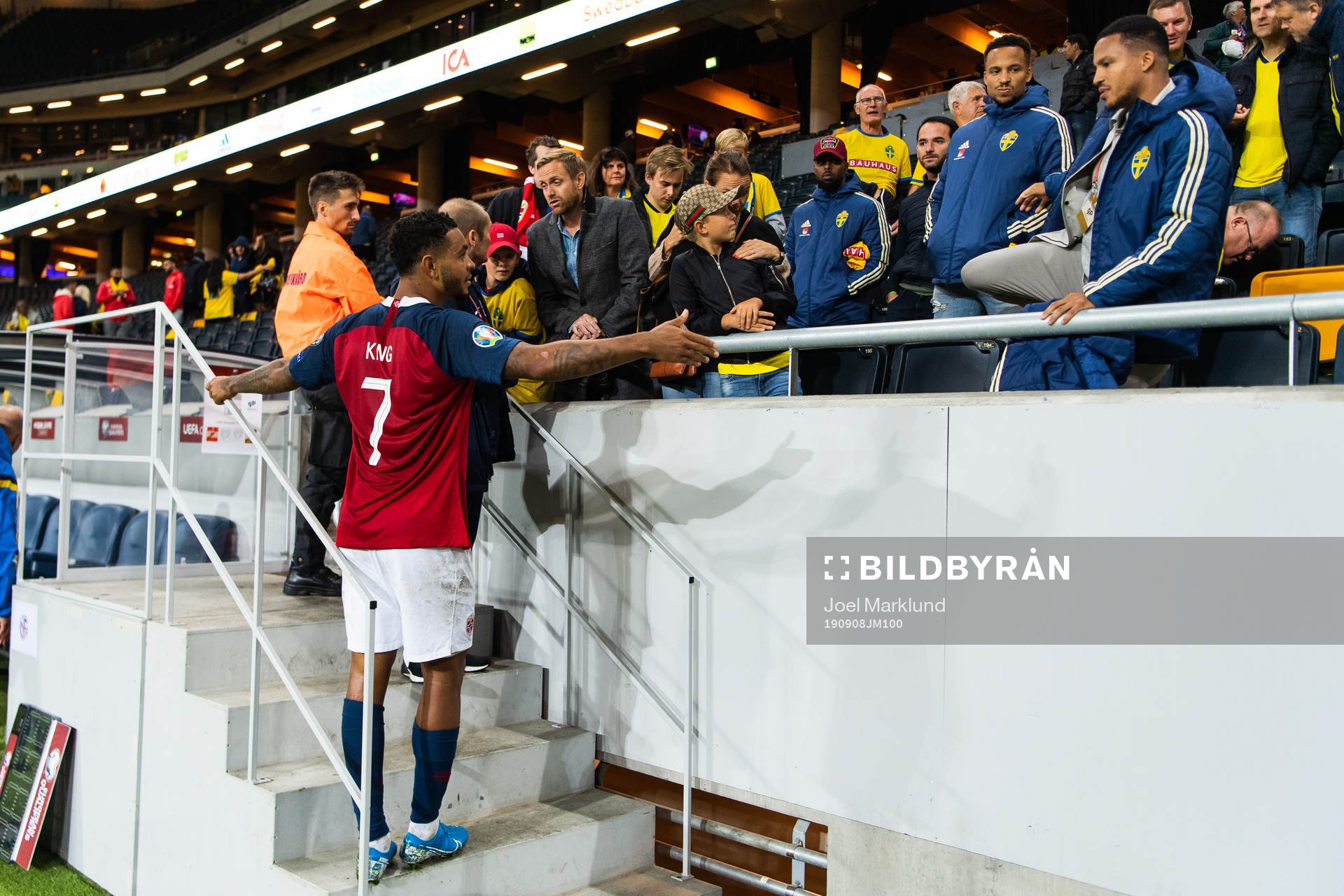 Joshua King of Norway talking to Martin Olsson and Marcus