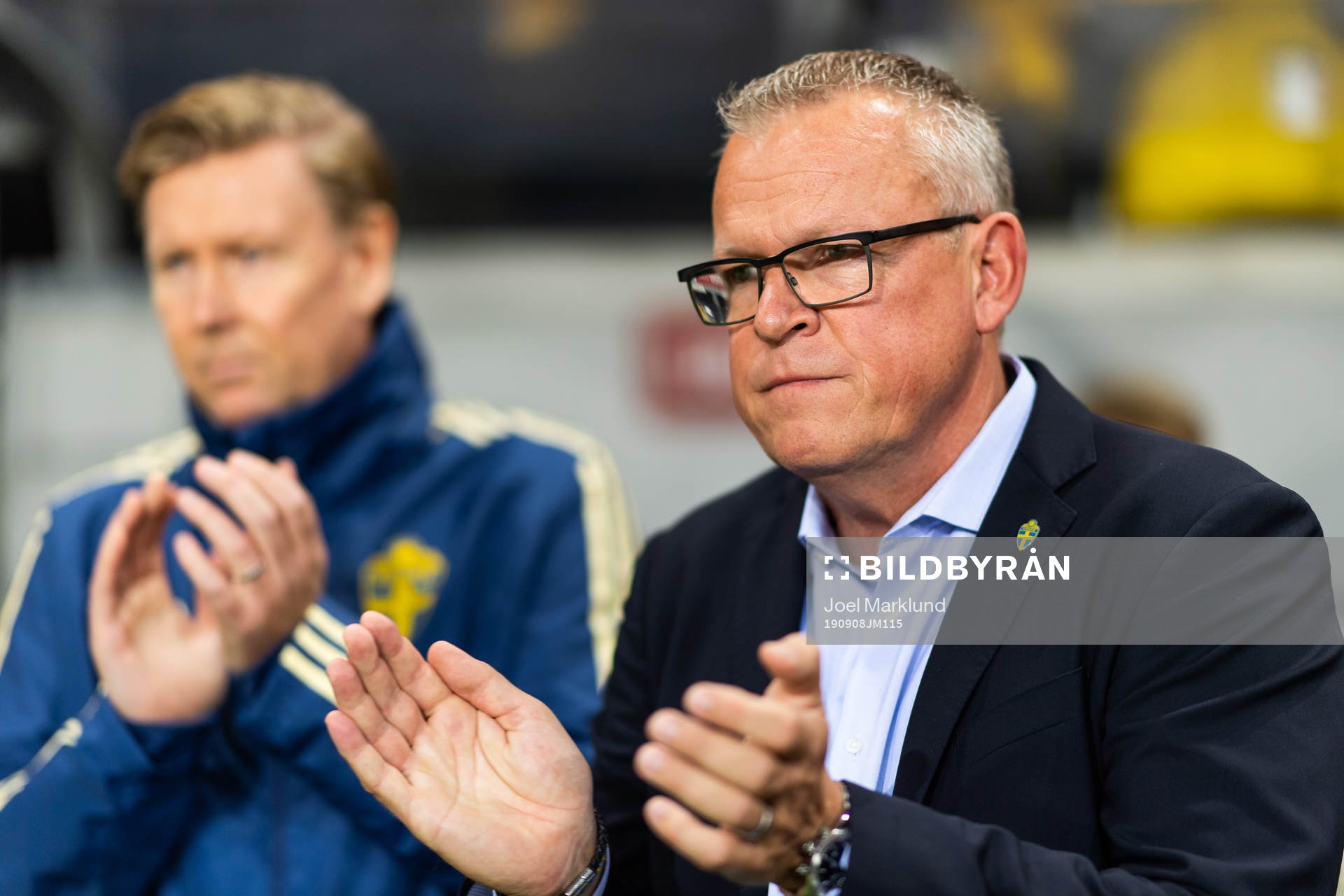 Janne Andersson, head coach of Sweden applauding