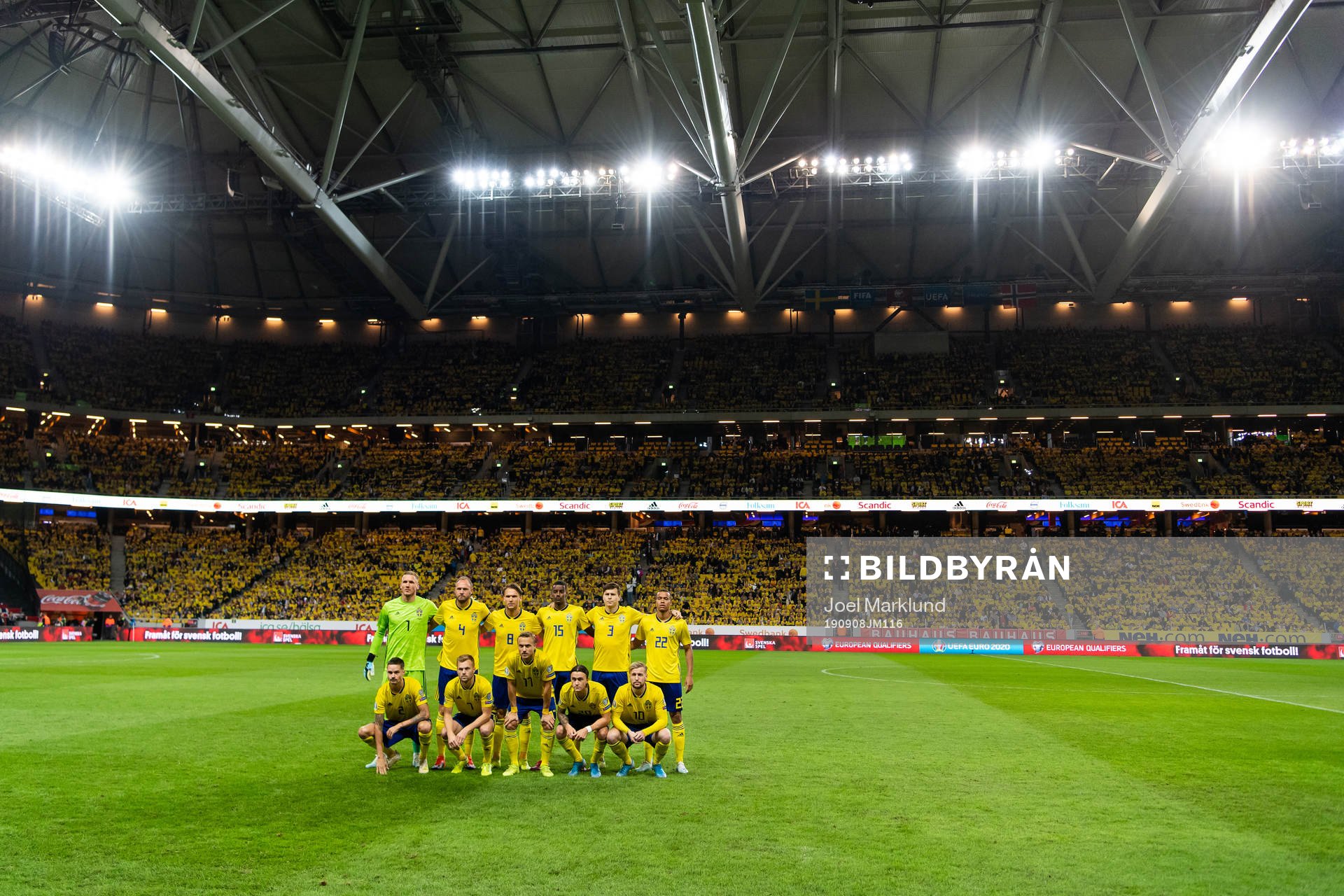 Starting eleven of Sweden, top row from the left;