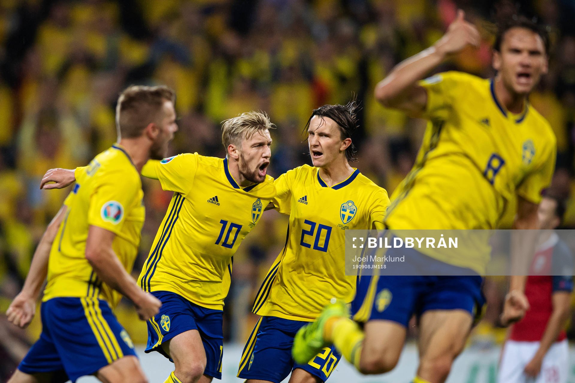 Emil Forsberg (#10) of Sweden celebrates with teammates