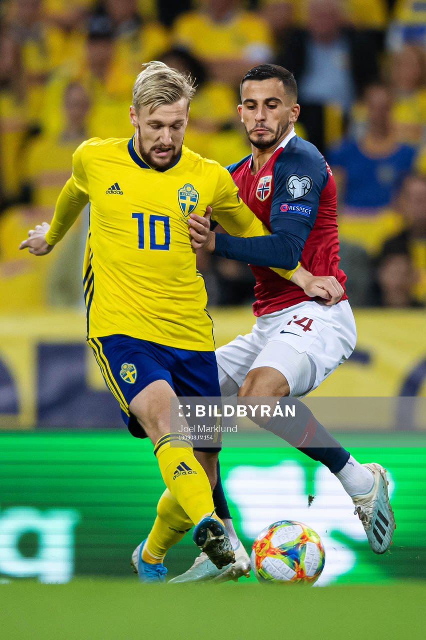 Emil Forsberg of Sweden and Omar Elabdellaoui of Norway