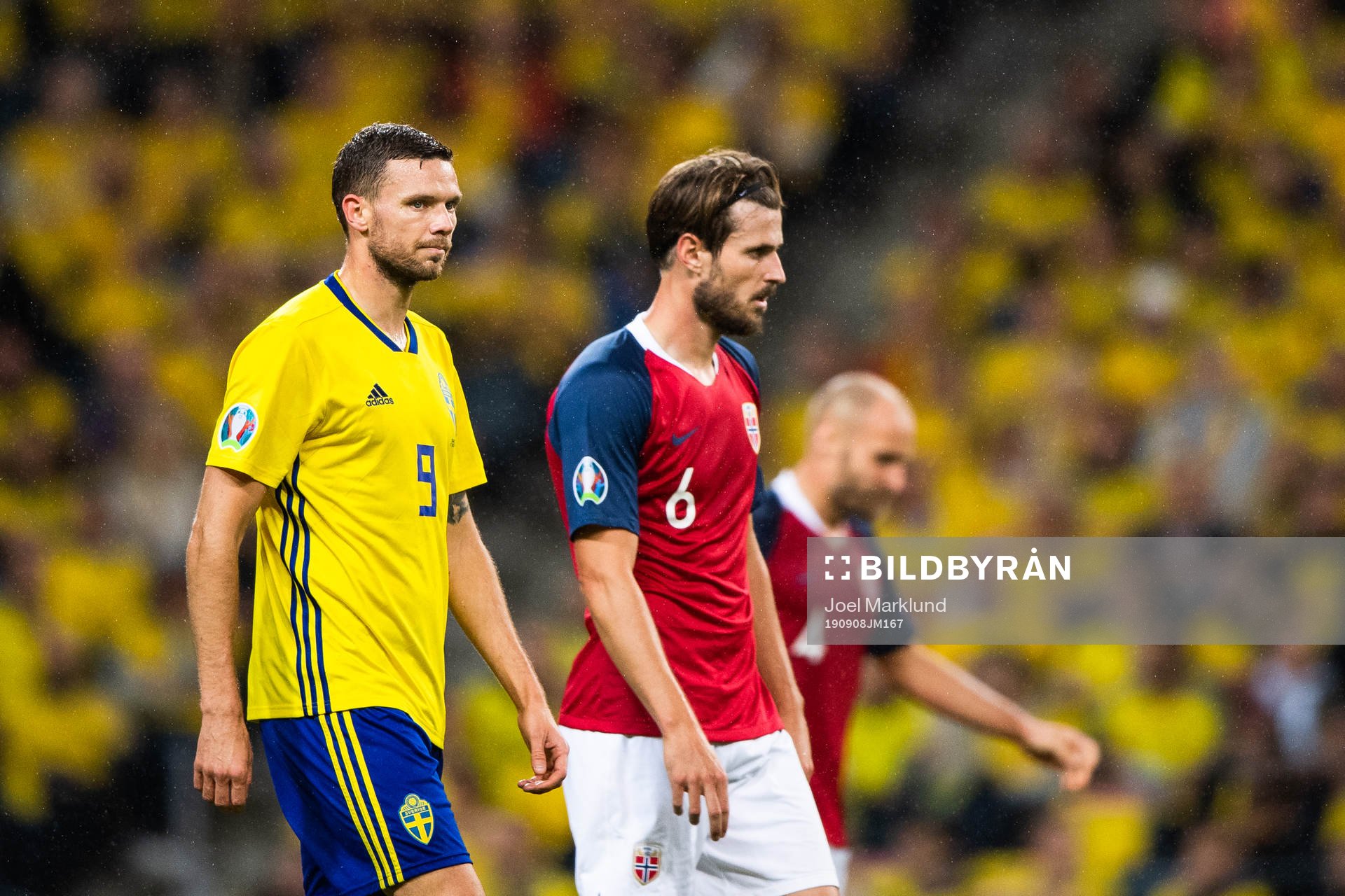 Marcus Berg of Sweden and Håvard Nordtveit of Norway look