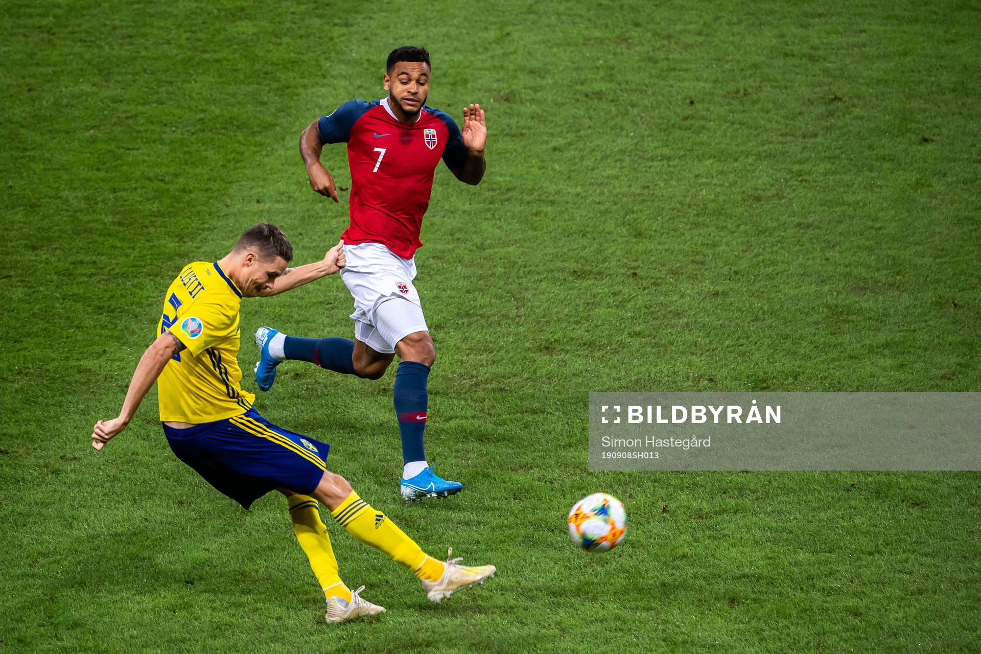 Mikael Lustig of Sweden and Joshua King of Norway