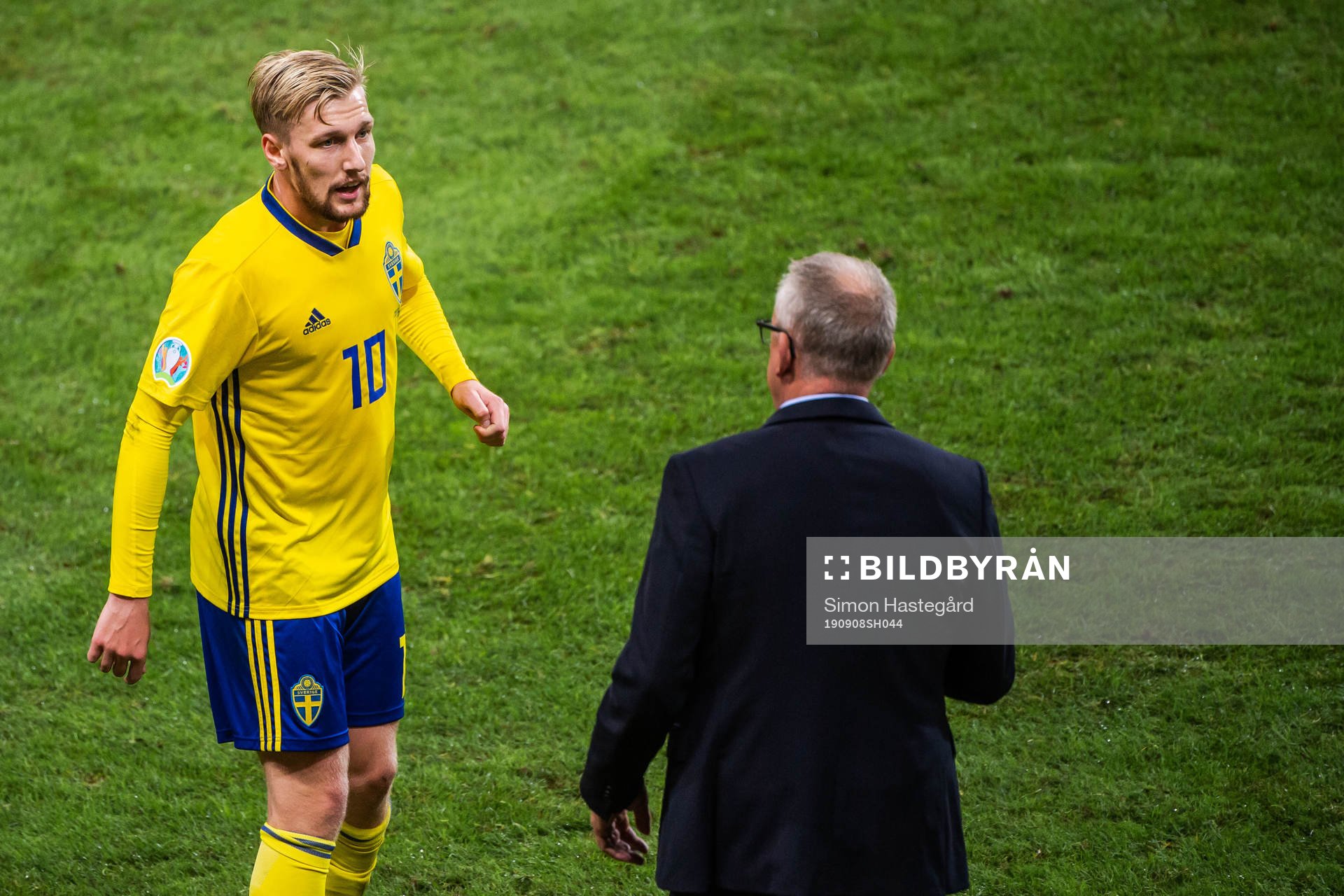 Emil Forsberg and Janne Andersson, head coach of Sweden