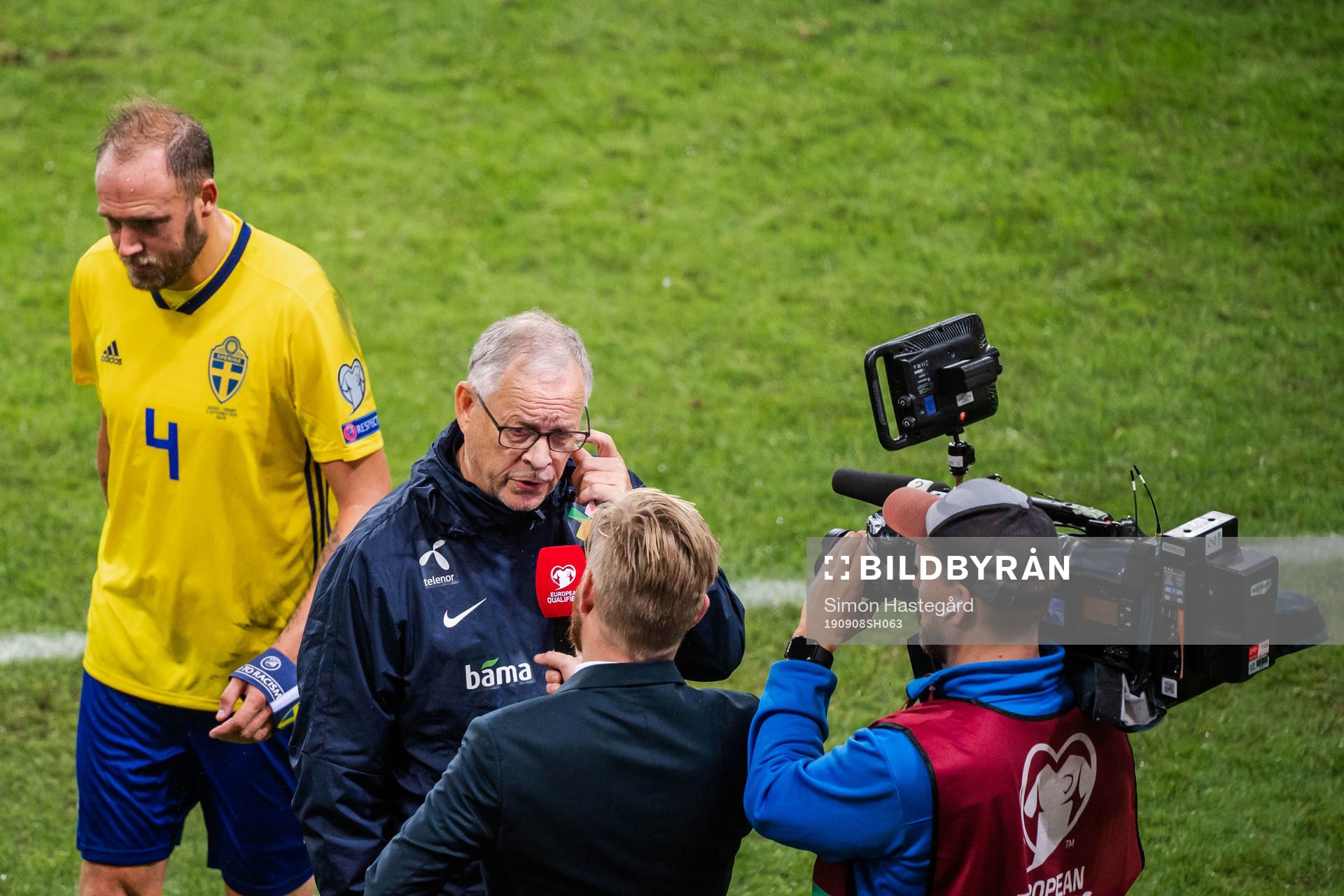 Andreas Granqvist of Sweden and Lars Lagerbäck, head coach