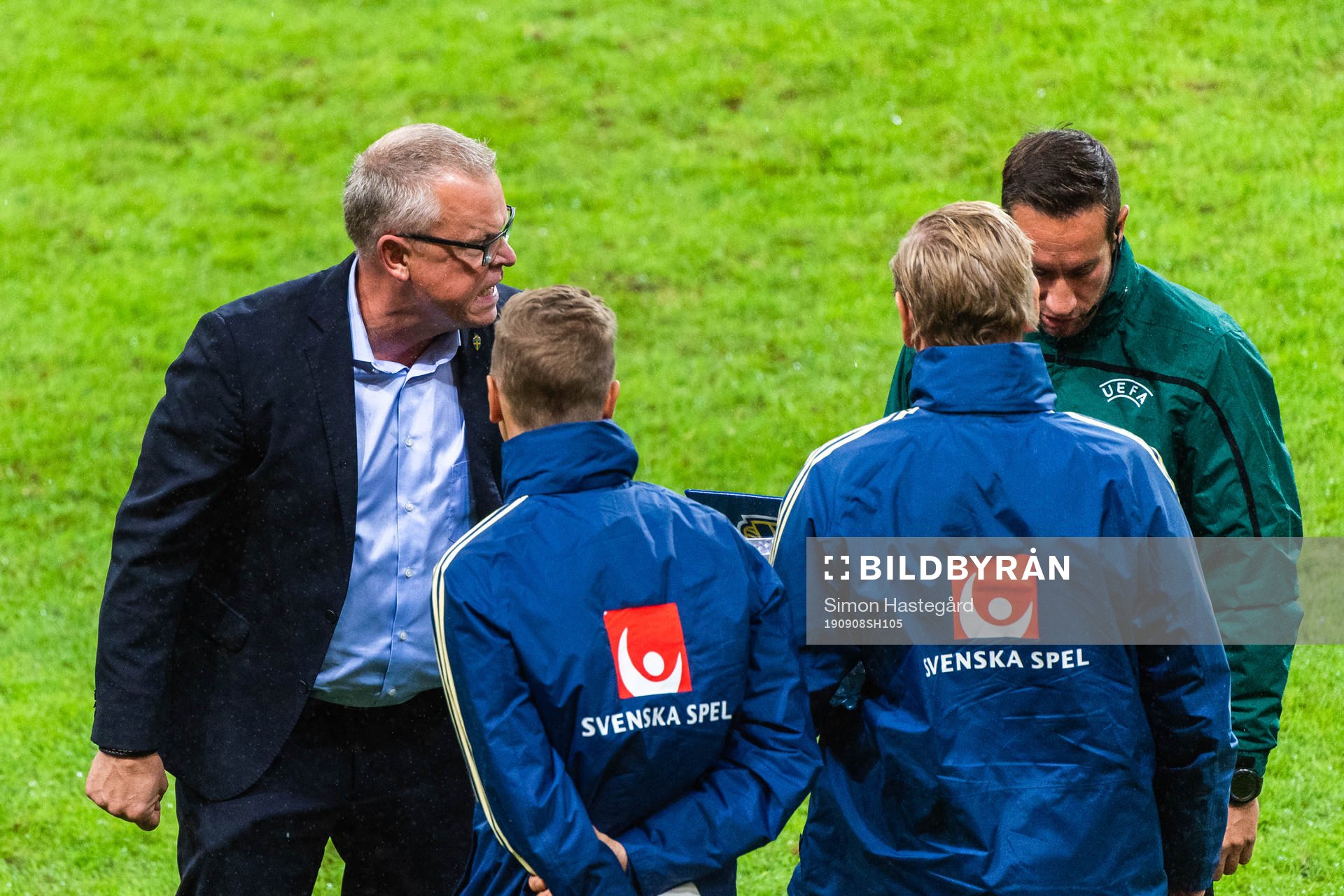 Janne Andersson, head coach of Sweden reacts