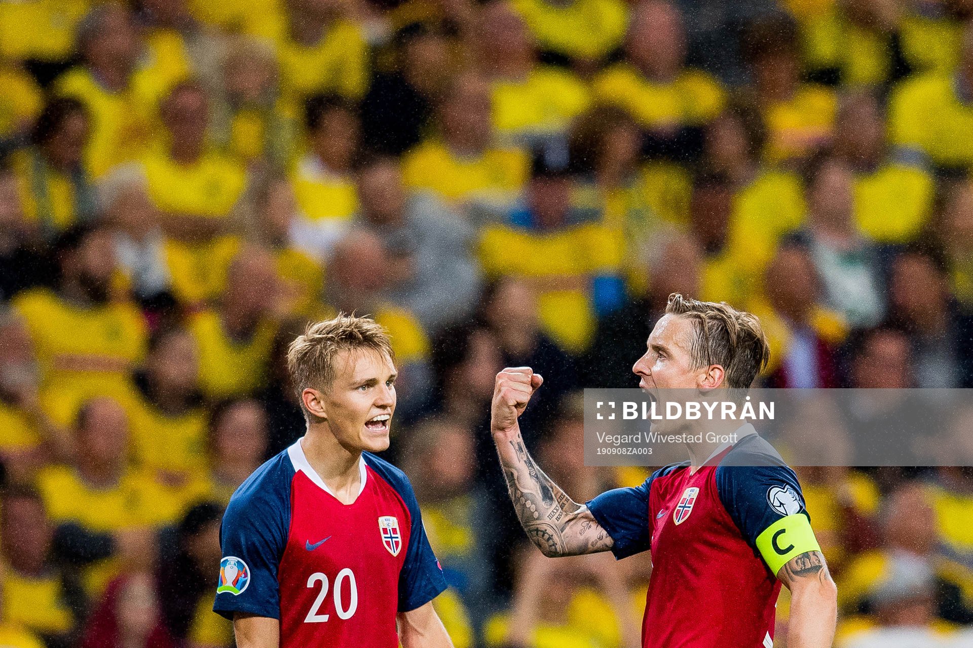 Stefan Johansen of Norway celebrates with teammate Martin