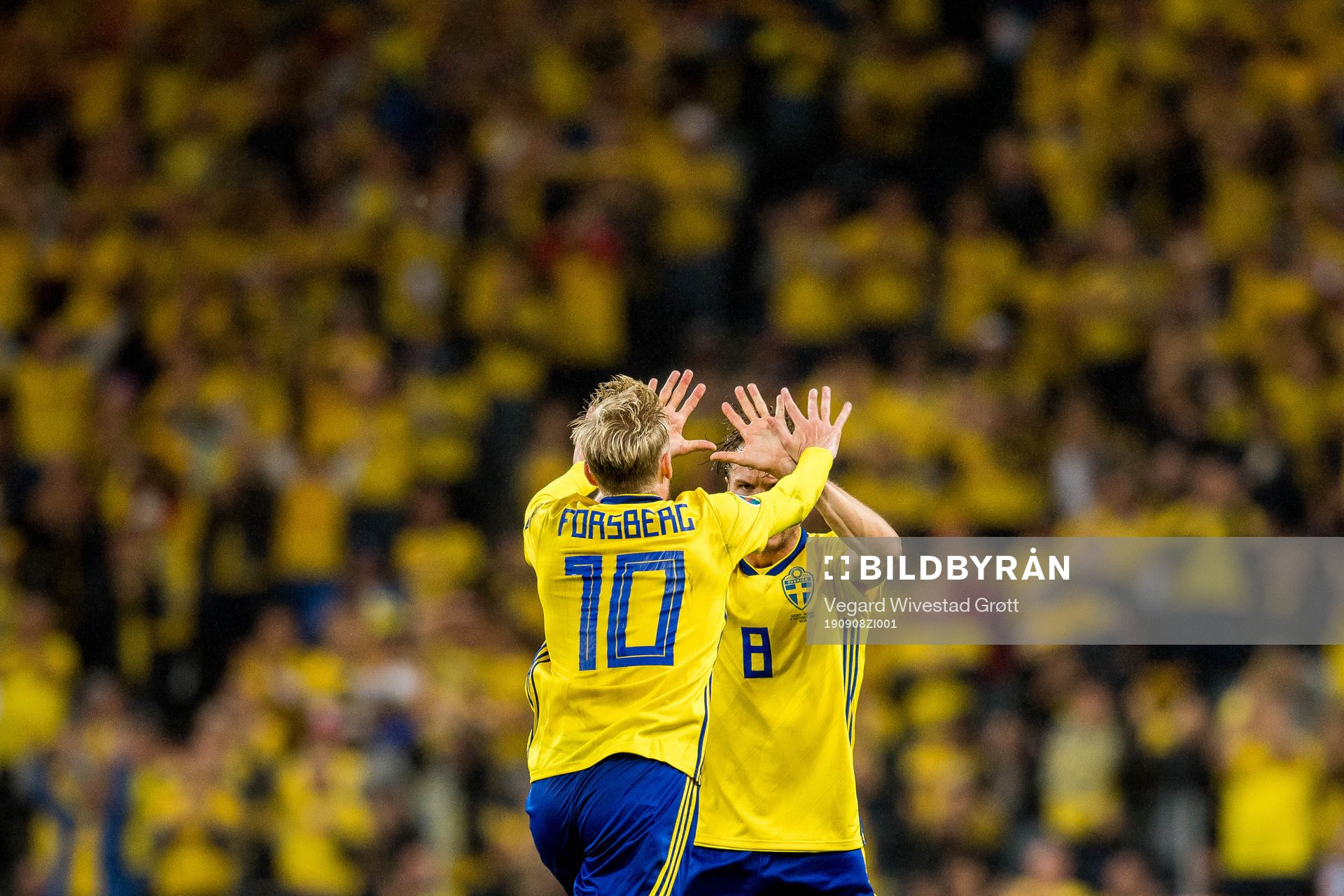 Emil Forsberg of Sweden celebrates with teammate Albin Ekdal