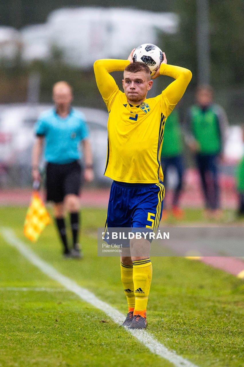 Sveriges Dino Salihovic under fotbollsmatchen i P17 fyrnationers mellan Sverige och Österrike den 9 september 2019 i Sundsvall. 