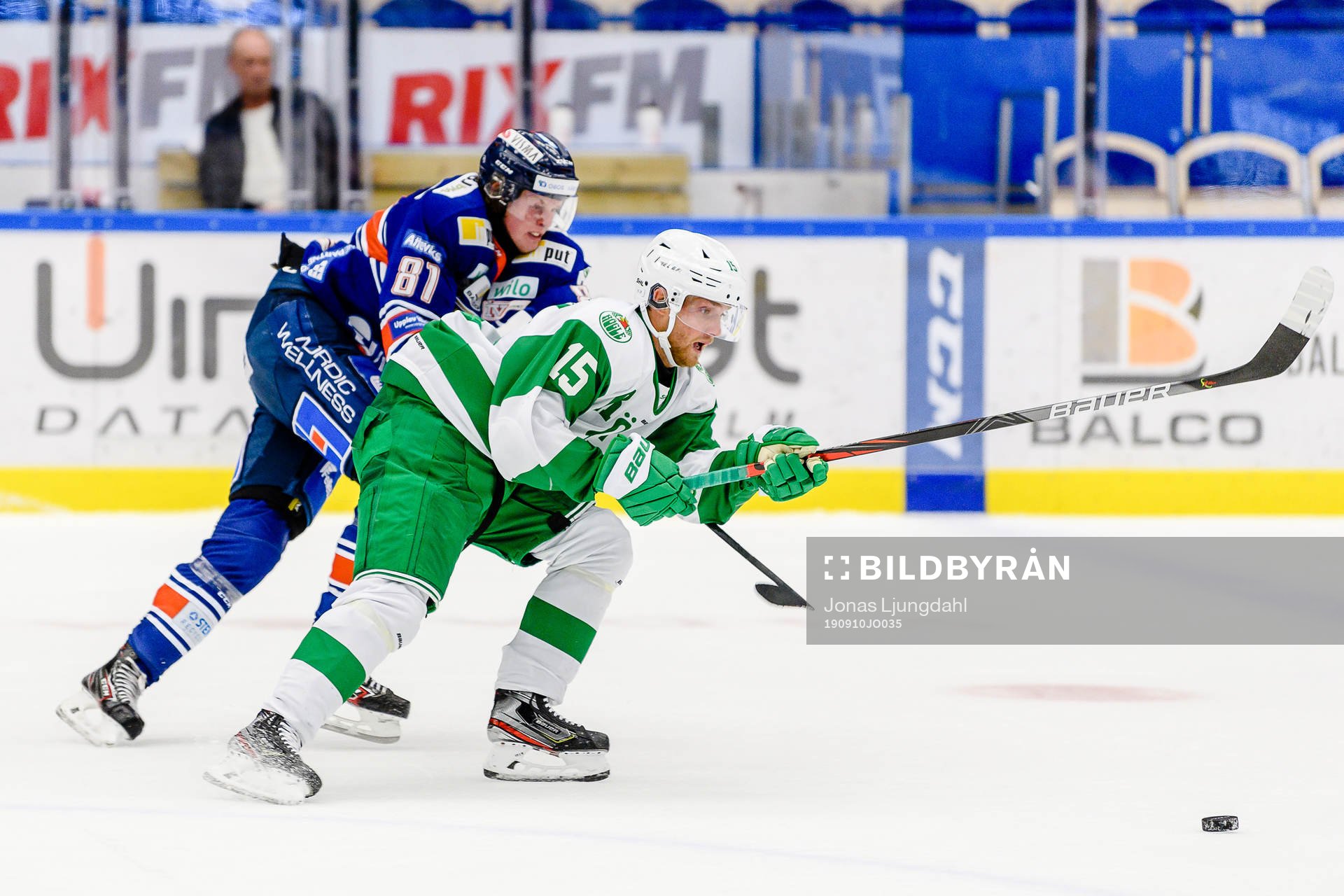 Rögles Simon Ryfors jagas av Växjös Fredrik Karlström