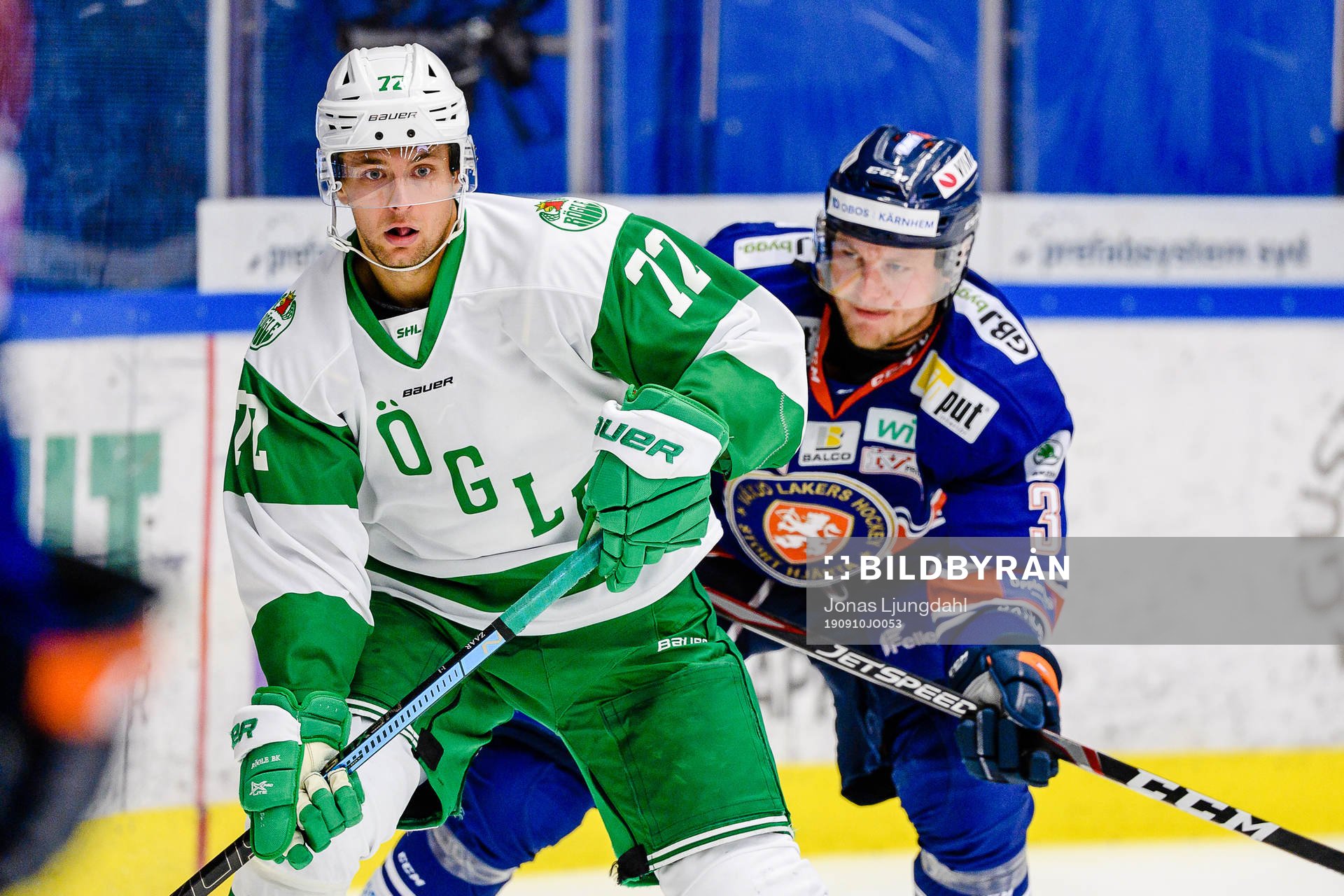 Rögles Daniel Zaar jagas av Växjös Oliver Bohm