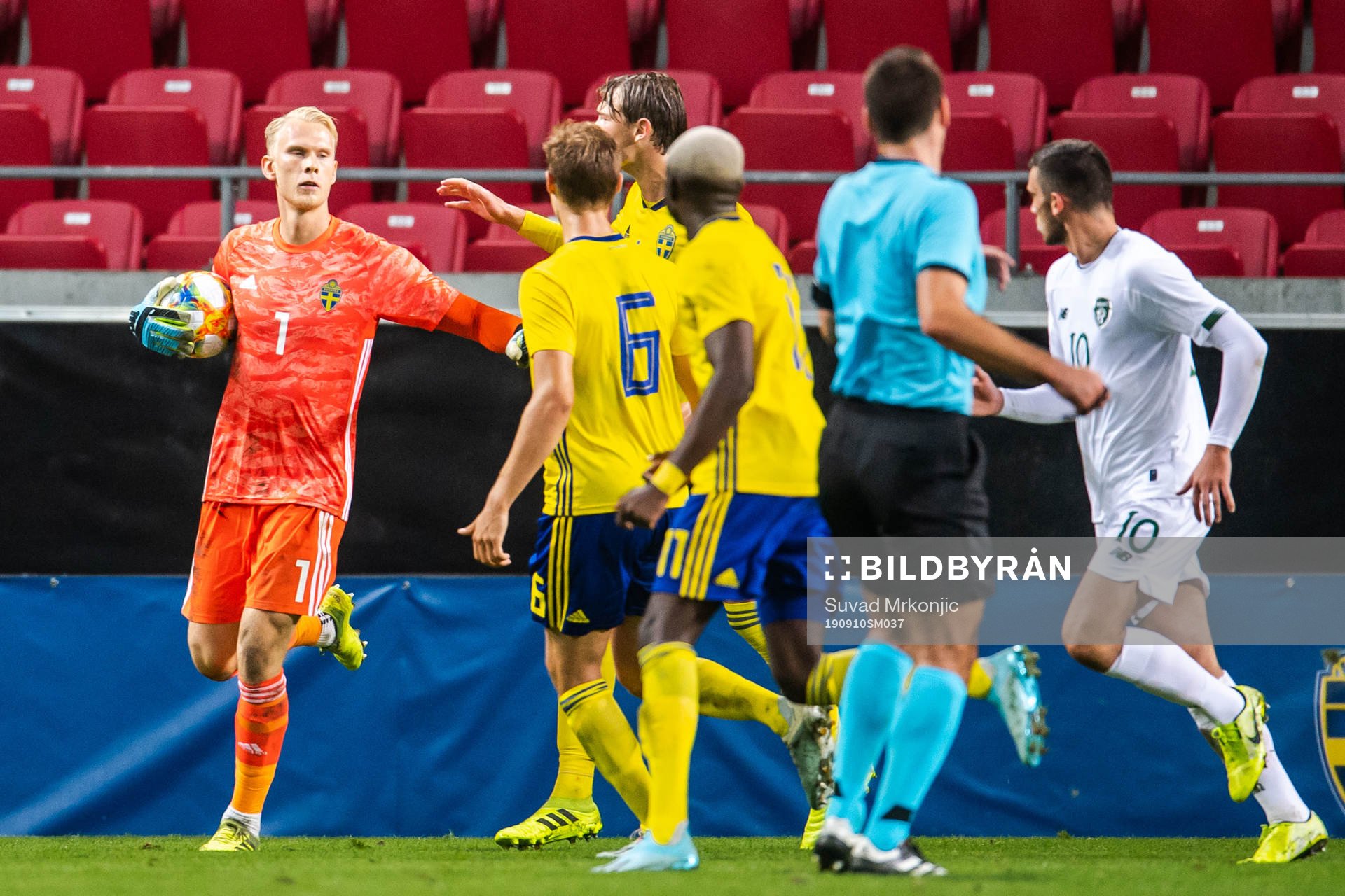Goalkeeper Pontus Dahlberg of Sweden celebrate with teammates after a saved penalty during the UEFA European Under-21 Qualifier match between Sweden and Ireland on September 10 2019 in Kalmar.