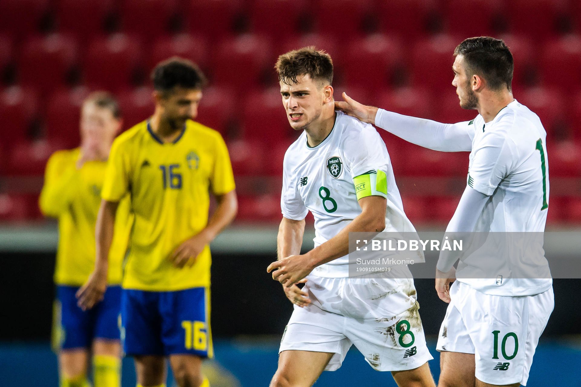 Troy Parrott and Jayson Molumby of Ireland celebrates