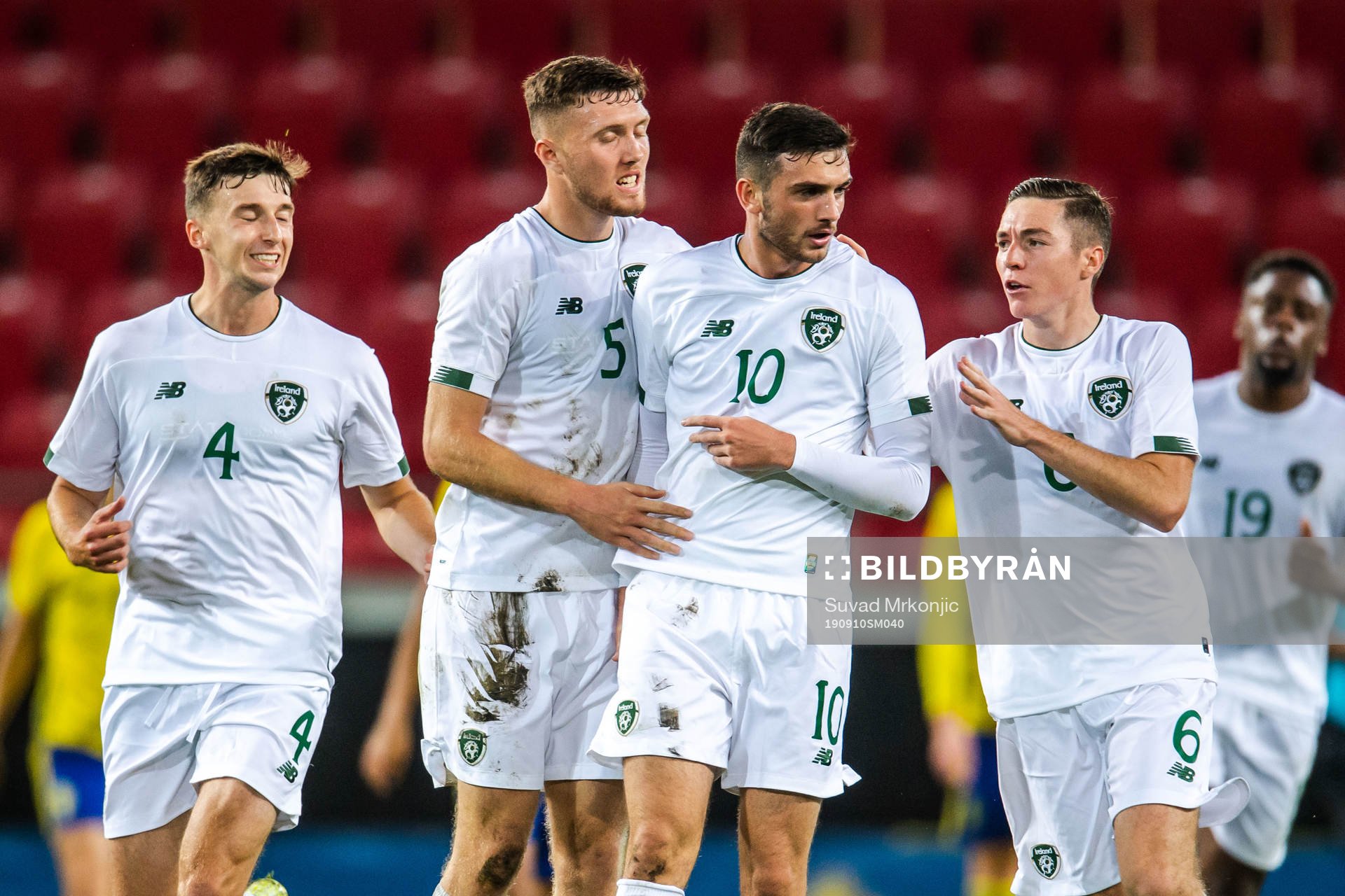 Troy Parrott of Ireland celebrate with teammates