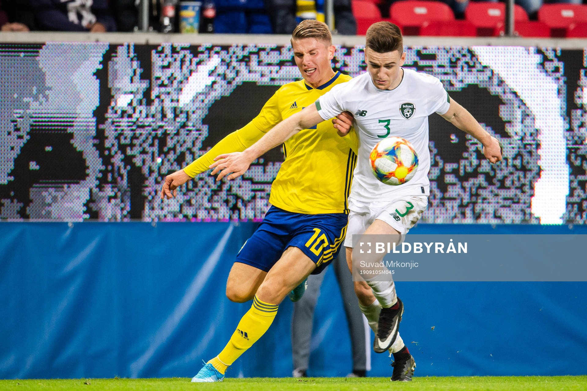 Viktor Gyökeres of Sweden and Darragh Leahy of Ireland