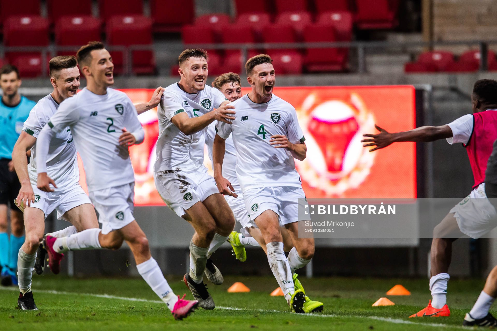 Conor Masterson of Ireland celebrate with teammates