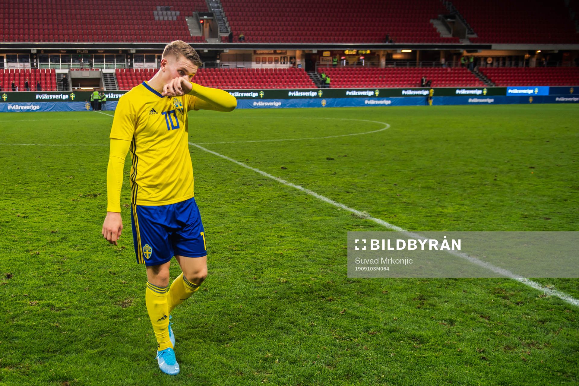 Viktor Gyökeres of Sweden looks dejected