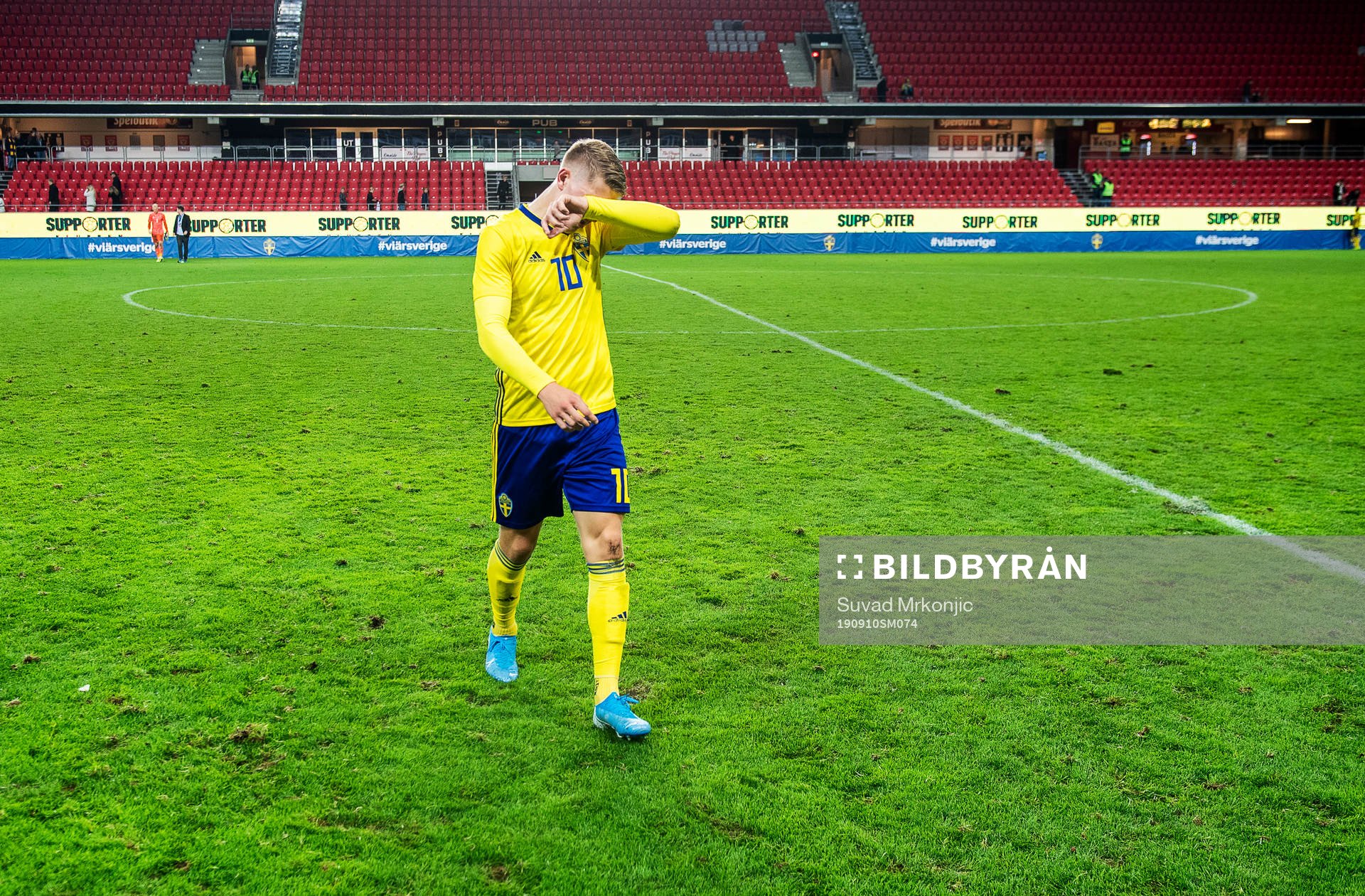Viktor Gyökeres of Sweden looks dejected
