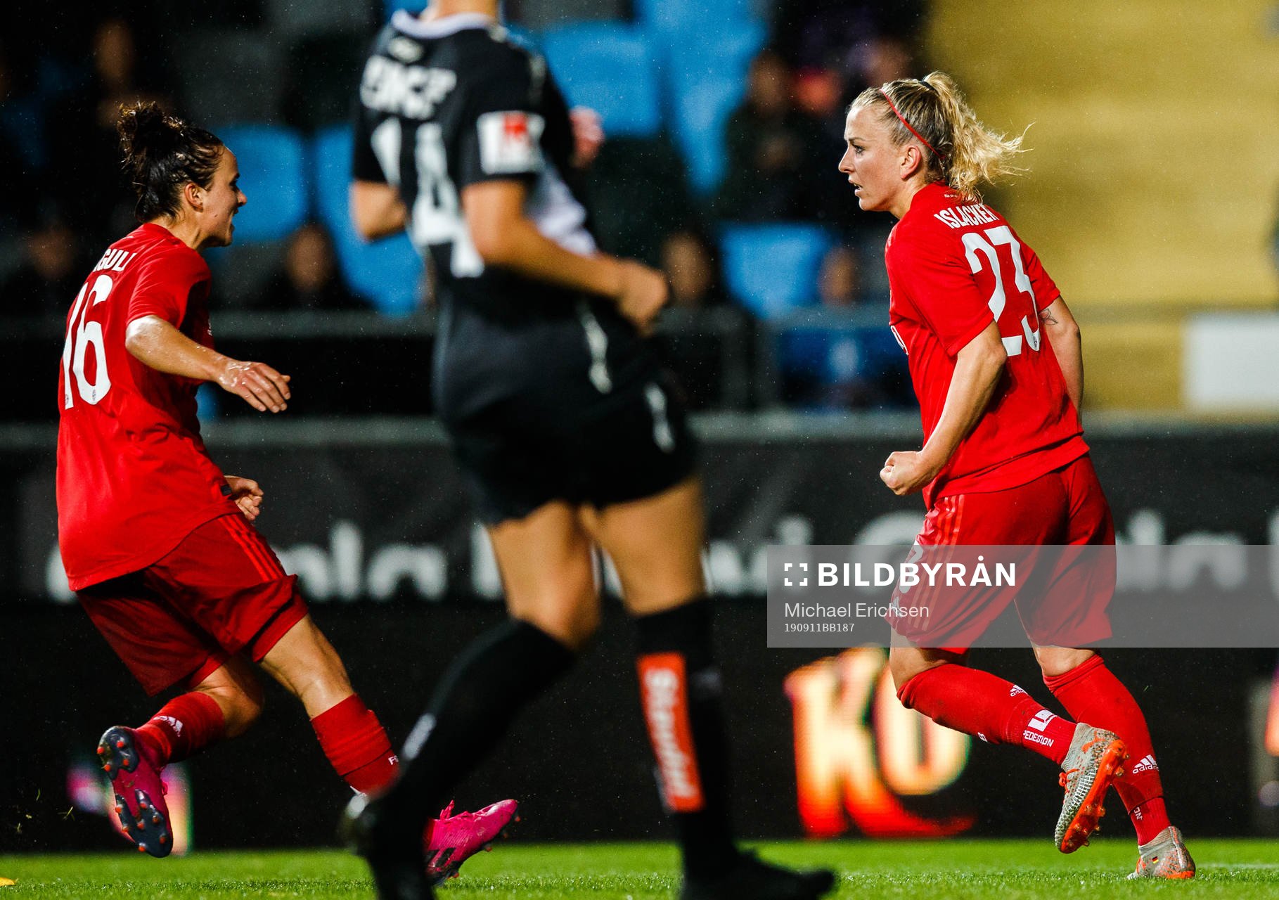 Lina Magull  and  Mandy Islacker of Bayern Munich celebrate