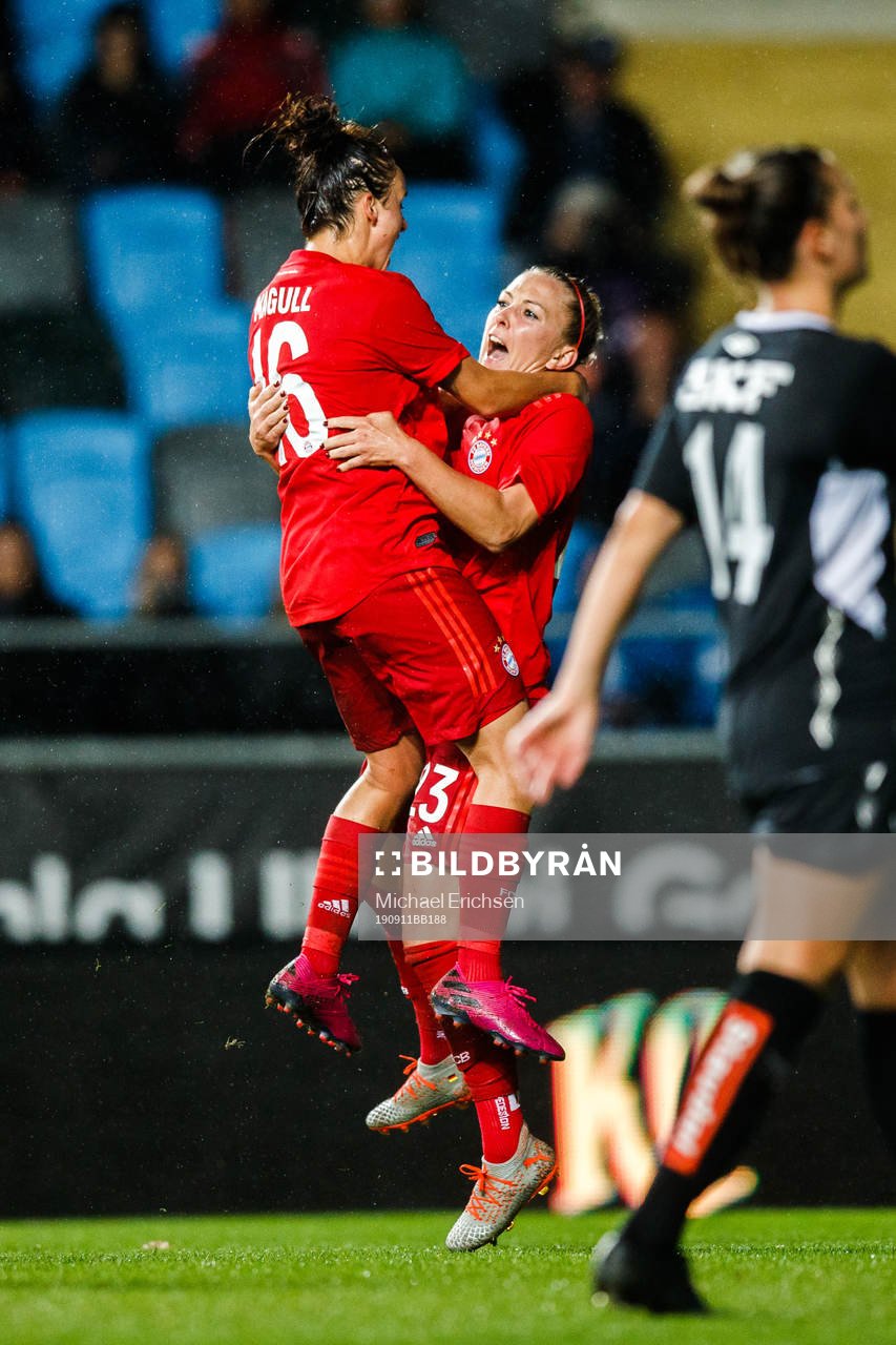 Lina Magull  and  Mandy Islacker of Bayern Munich celebrate
