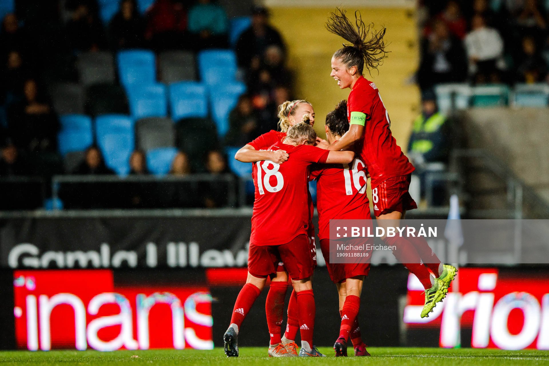 Players of Bayern Munich celebrate the 0-1 goal by Mandy