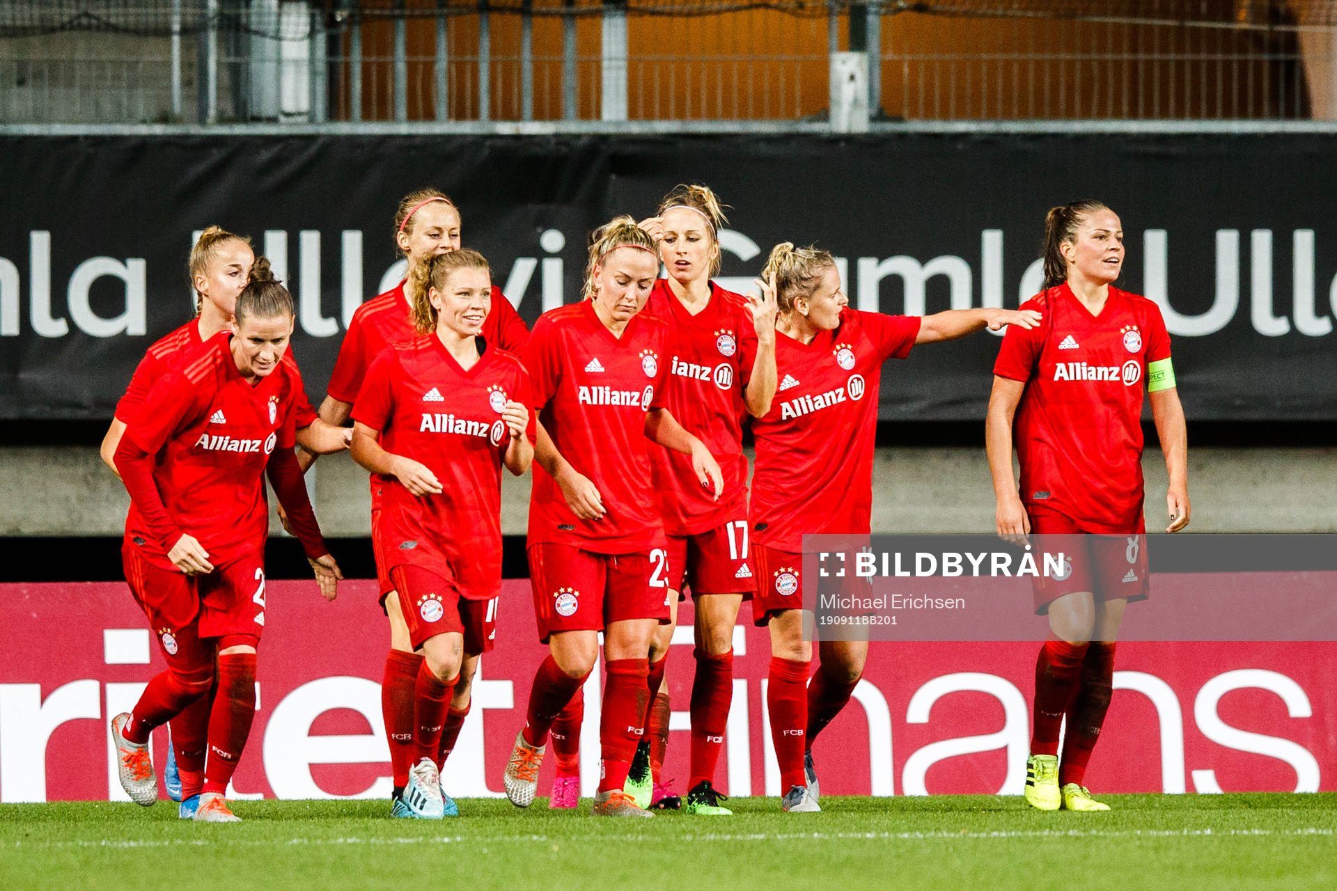 Players of Bayern Munich celebrate the 1-2 goal