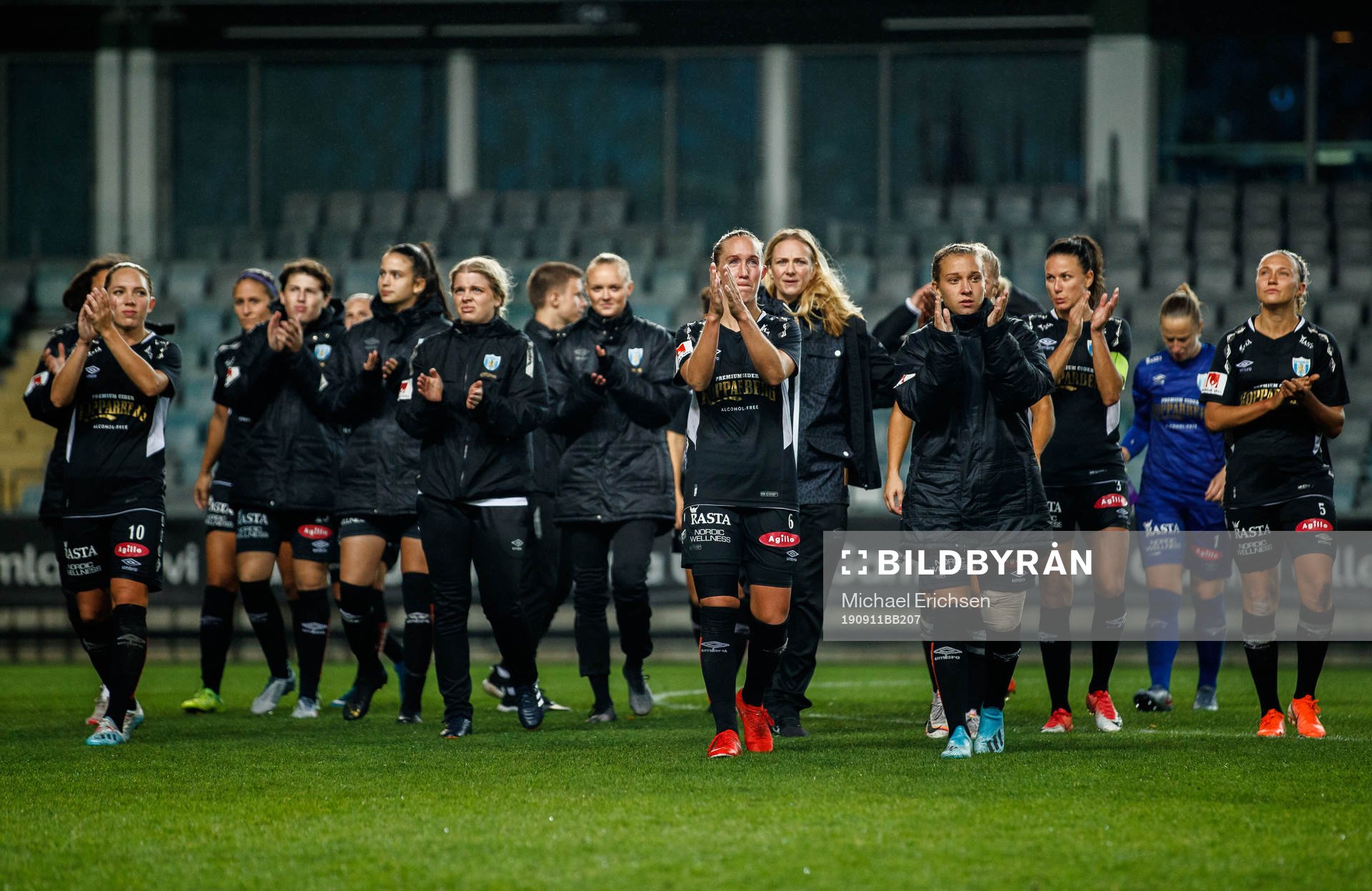 Players of Göteborg look dejected