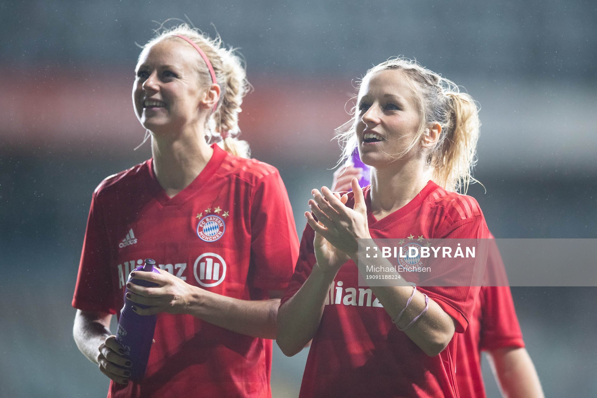 Amanda Ilestedt and Giulia Gwinn of Bayern Munich celebrates