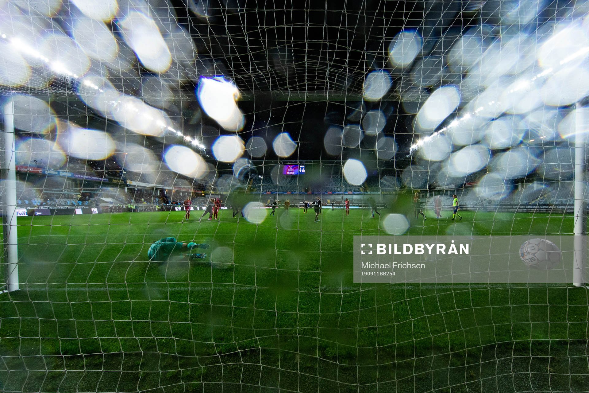Elin Rubensson of Göteborg scores 1-1 from the penalty spot
