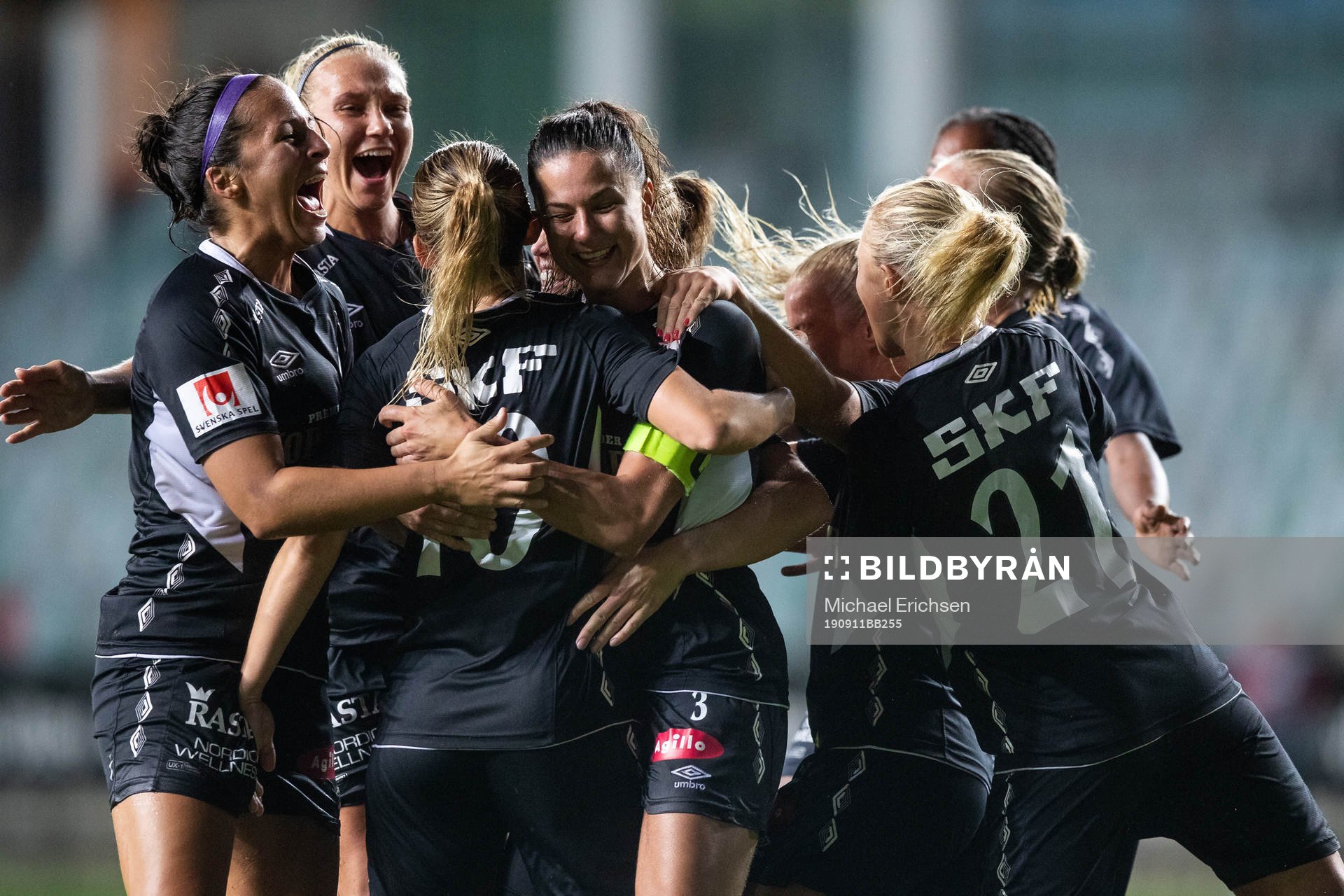 Elin Rubensson of Göteborg celebrates scoring 1-1 with